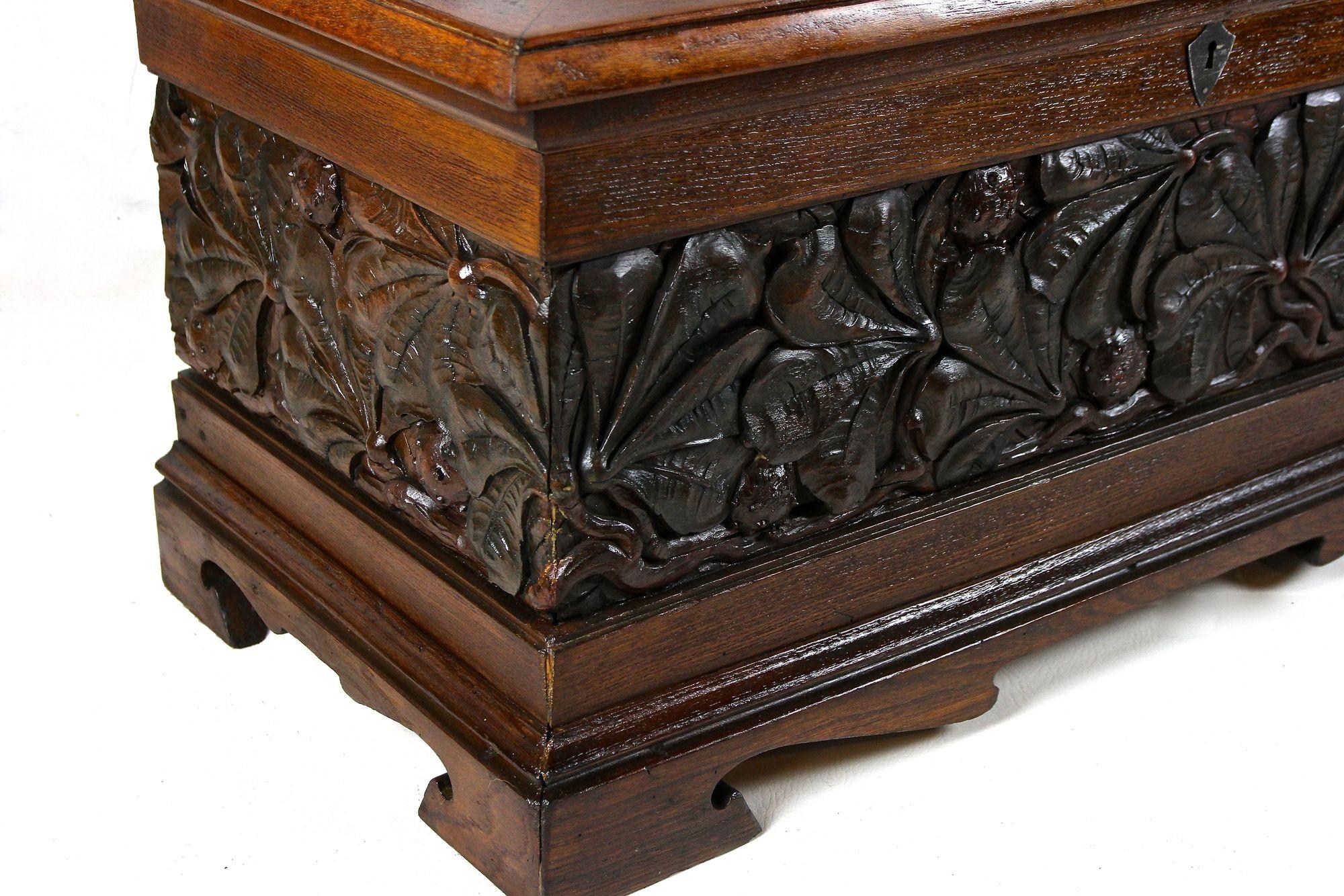 19th Century French Chest Bench With Chestnut Tree Motif, France ca. 1890/1900 4