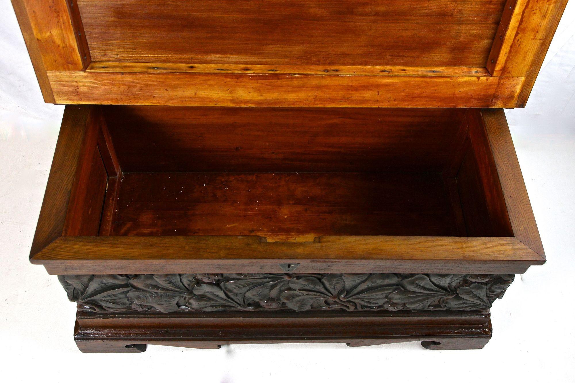 19th Century French Chest Bench With Chestnut Tree Motif, France ca. 1890/1900 1