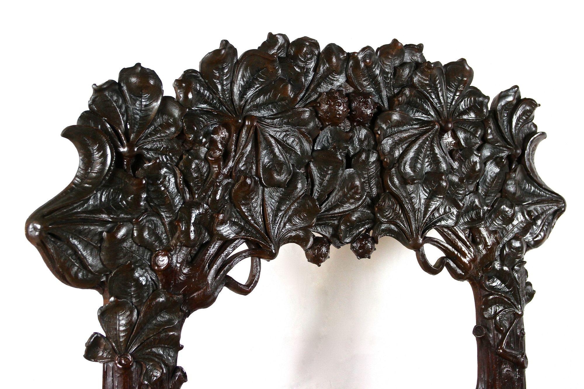 19th Century French Chest Bench With Chestnut Tree Motif, France ca. 1890/1900 3