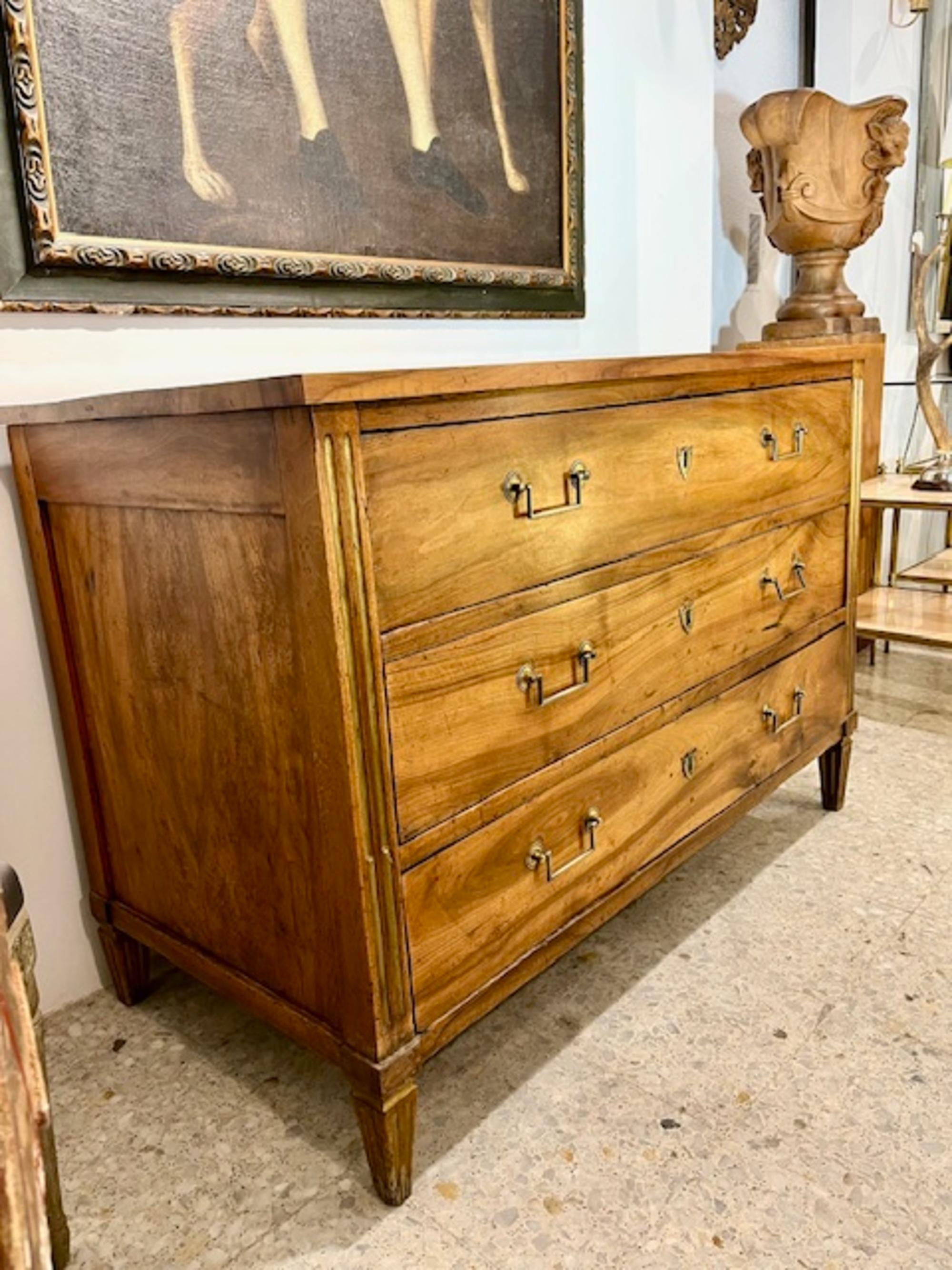 19th Century French Chest of Drawers Commode Directoire Walnut Wood For Sale 5