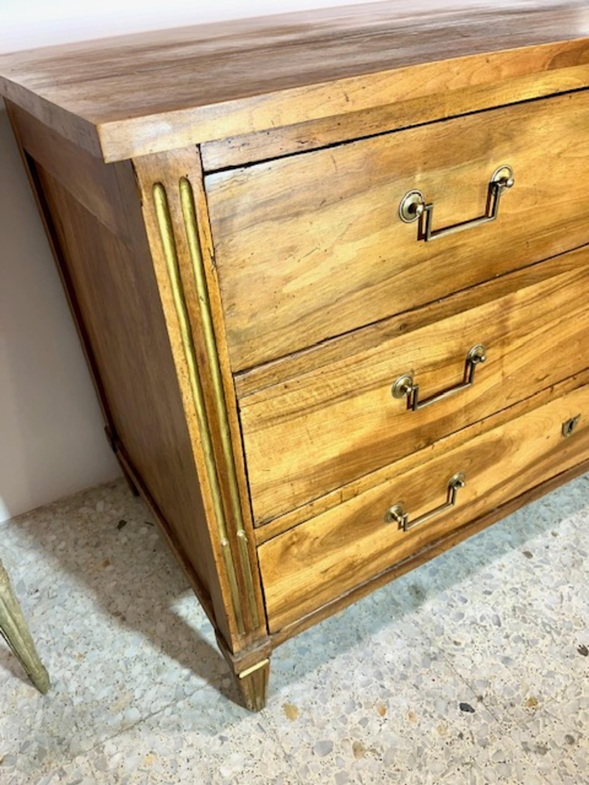 19th Century French Chest of Drawers Commode Directoire Walnut Wood For Sale 1