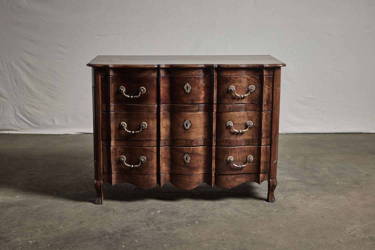 19th Century French Chest of Drawers In Excellent Condition In Pasadena, CA