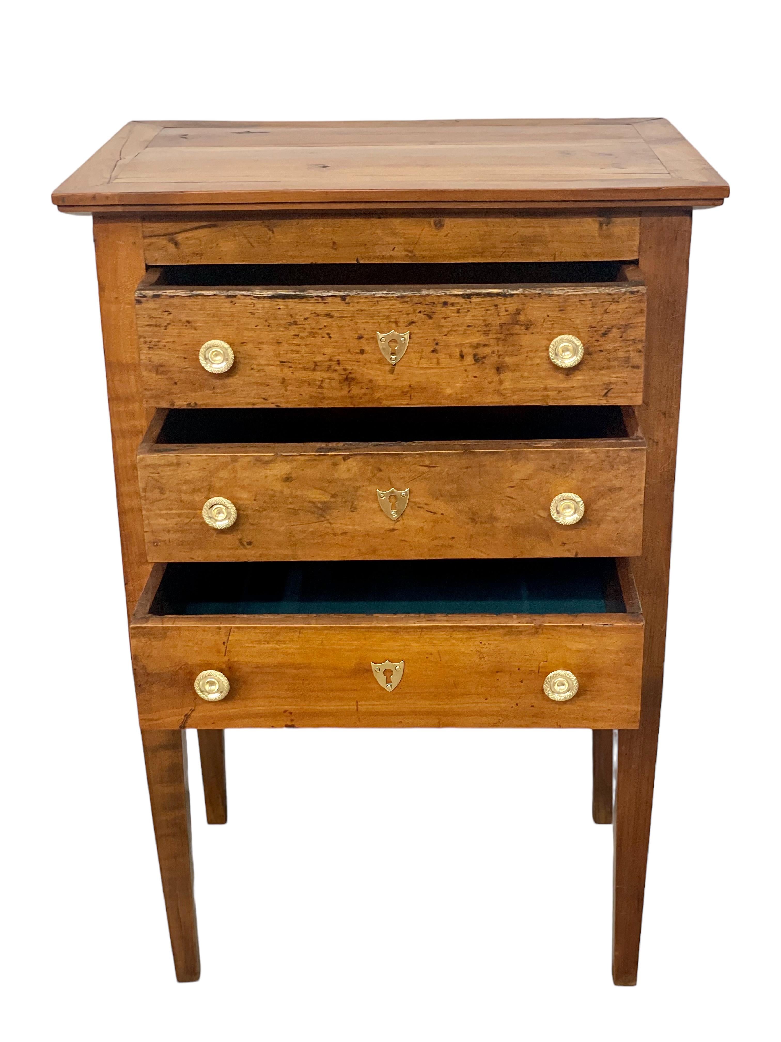 19th Century French Walnut Chest of Drawers or 'Chiffonnier' For Sale 13