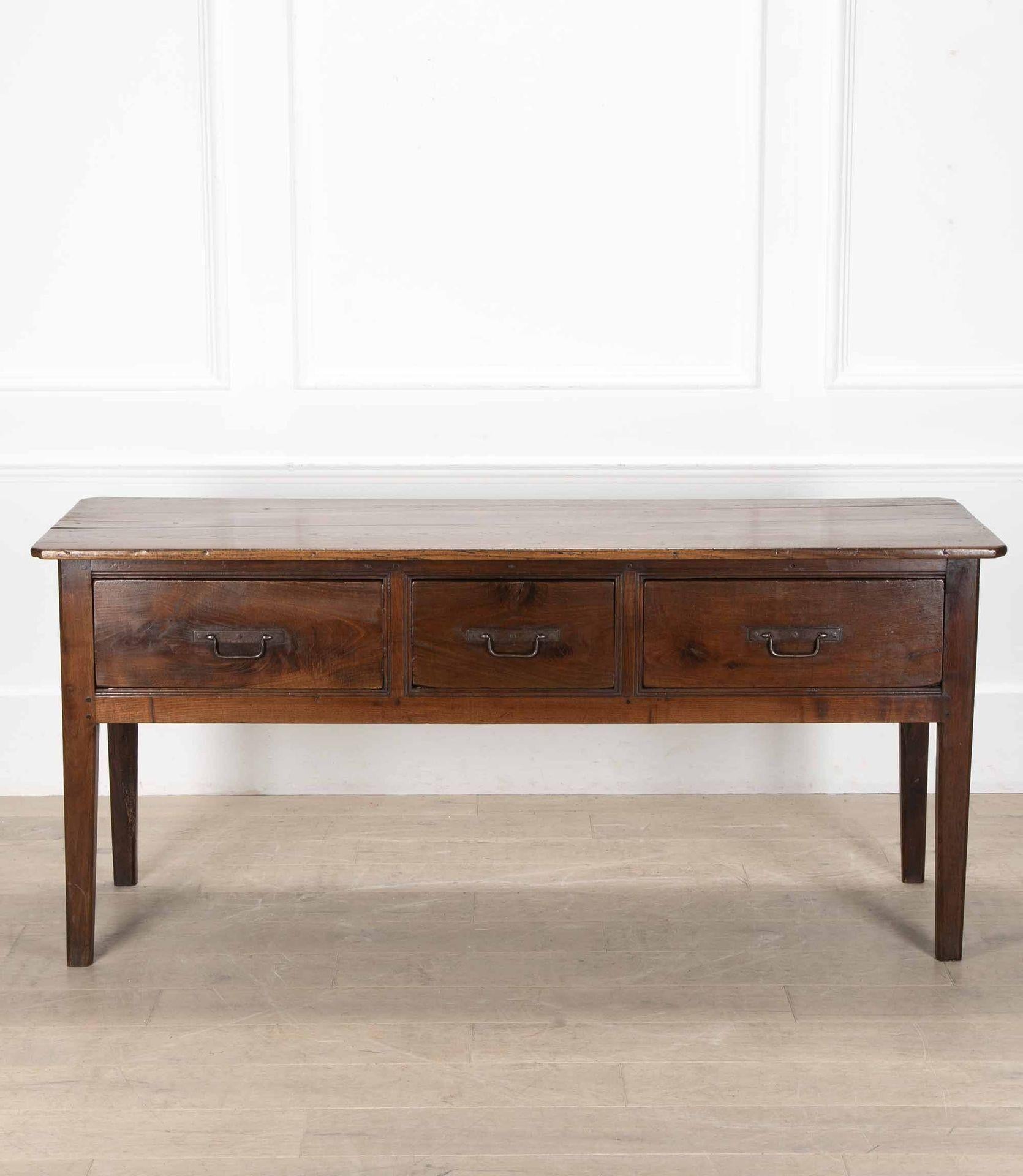 Great of example of an early 19th Century French chestnut dresser base or serving table.

With three deep drawers ahd original handles. Polished on all sides so it can stand freely.

Circa 1820, from the Brittany region of France.
