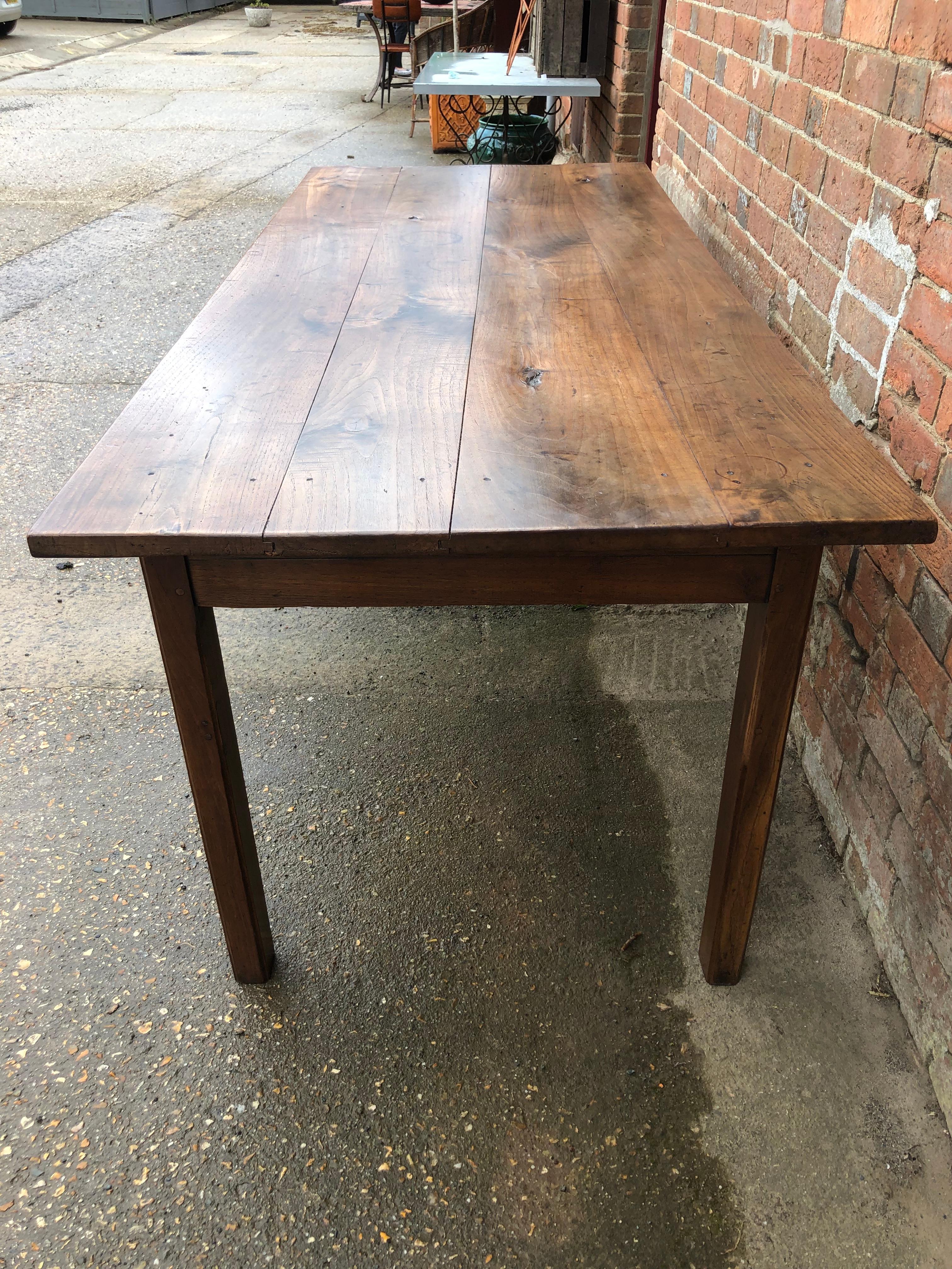 19th Century French Chestnut Farm Table In Good Condition In Bournemouth, GB