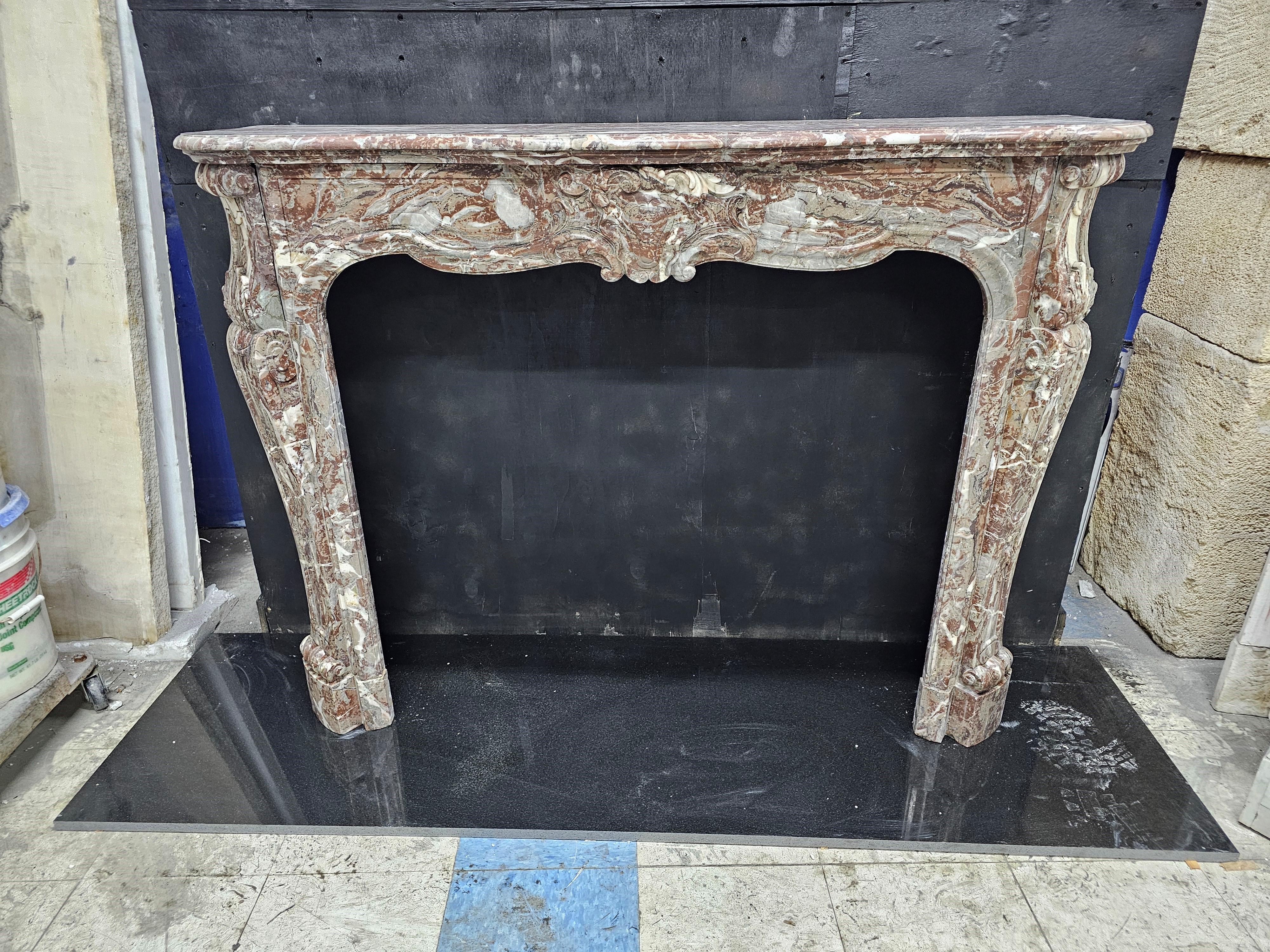19th Century French Chimneypiece in Arabescato Orobico Rosso In Good Condition For Sale In New York, NY