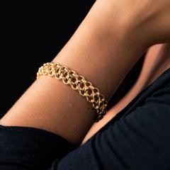 19th Century French Chiseled 18 Karat Yellow Gold Bracelet