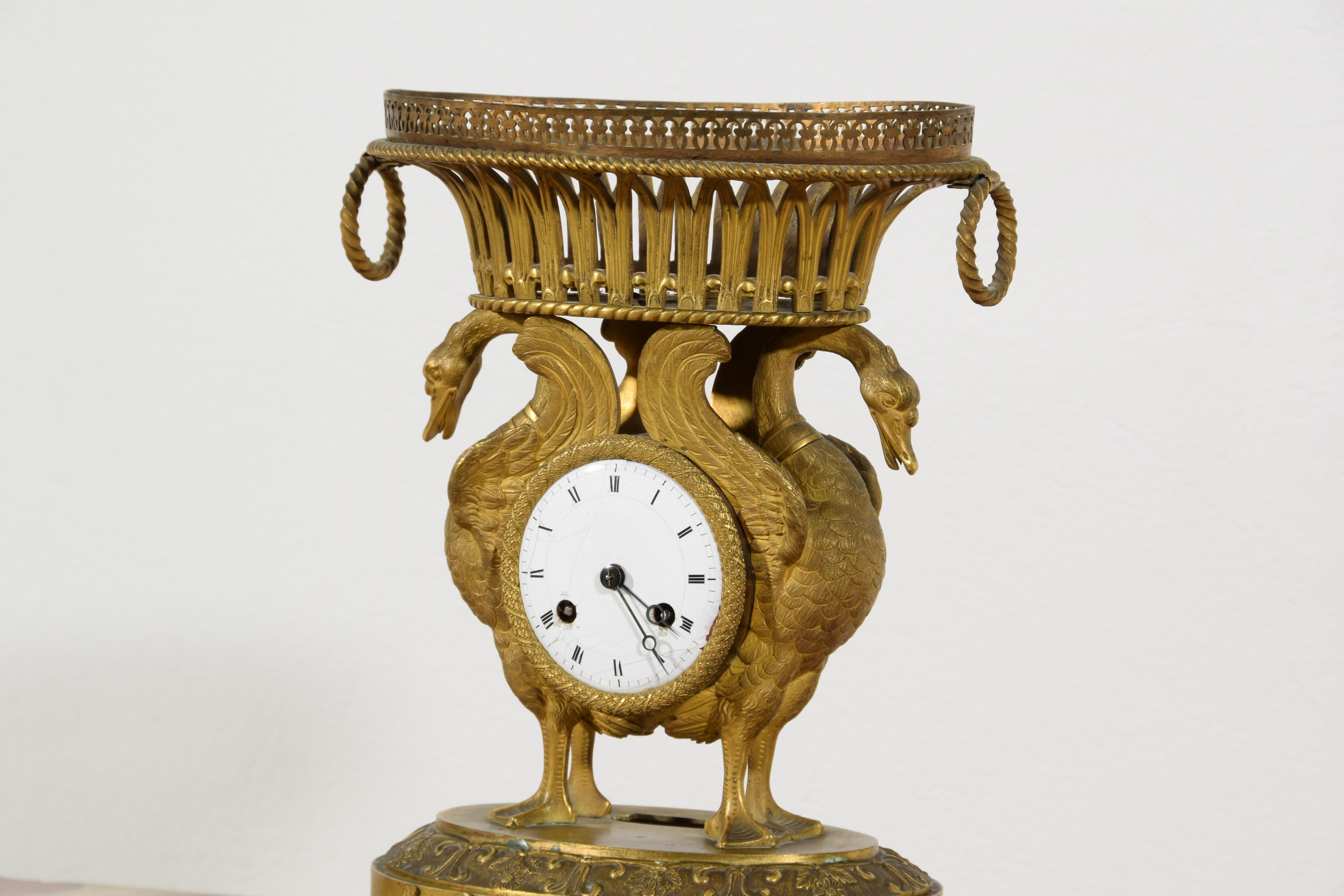 Horloge de table française du 19e siècle en chrome et bronze doré en vente 3