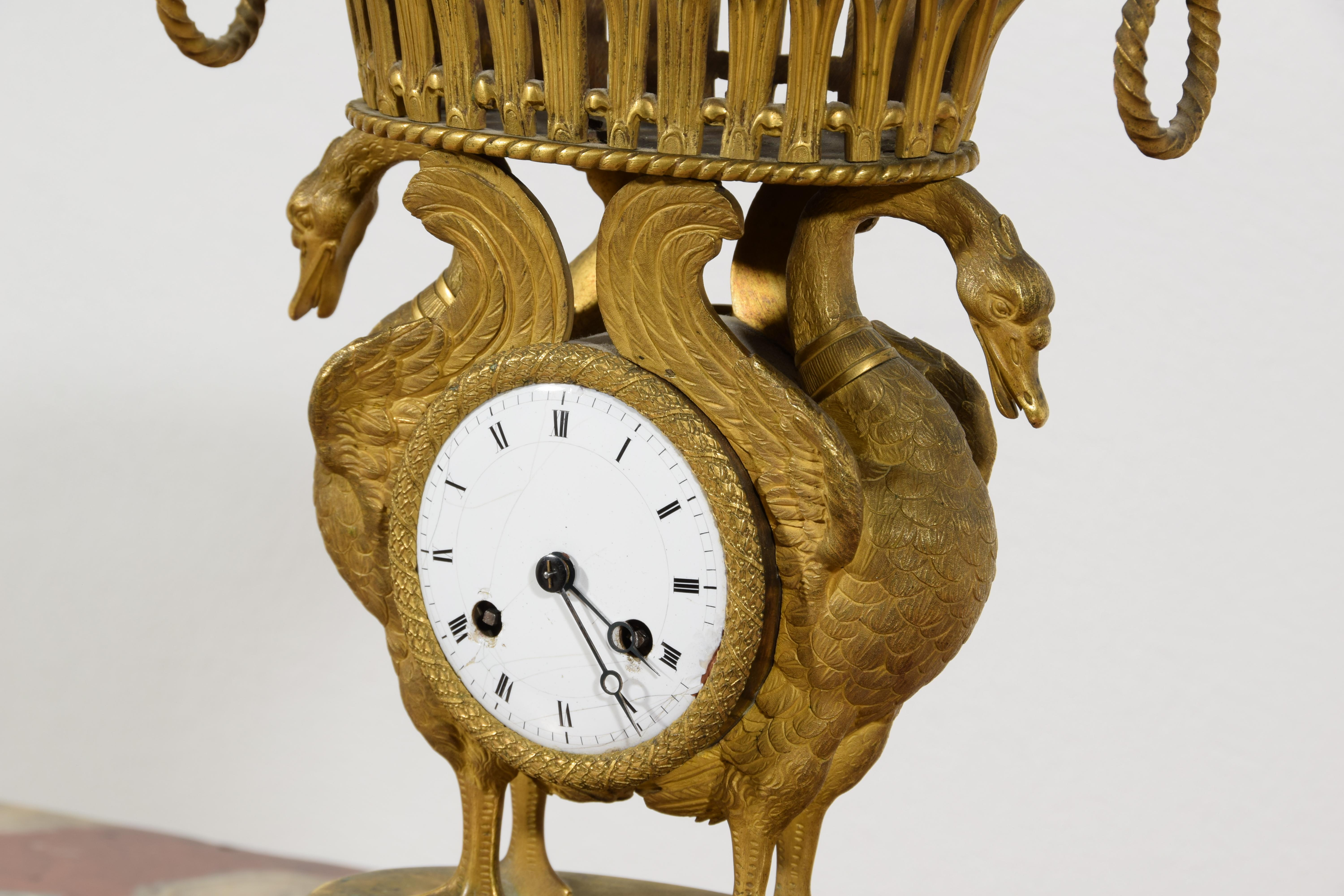 Horloge de table française du 19e siècle en chrome et bronze doré en vente 5