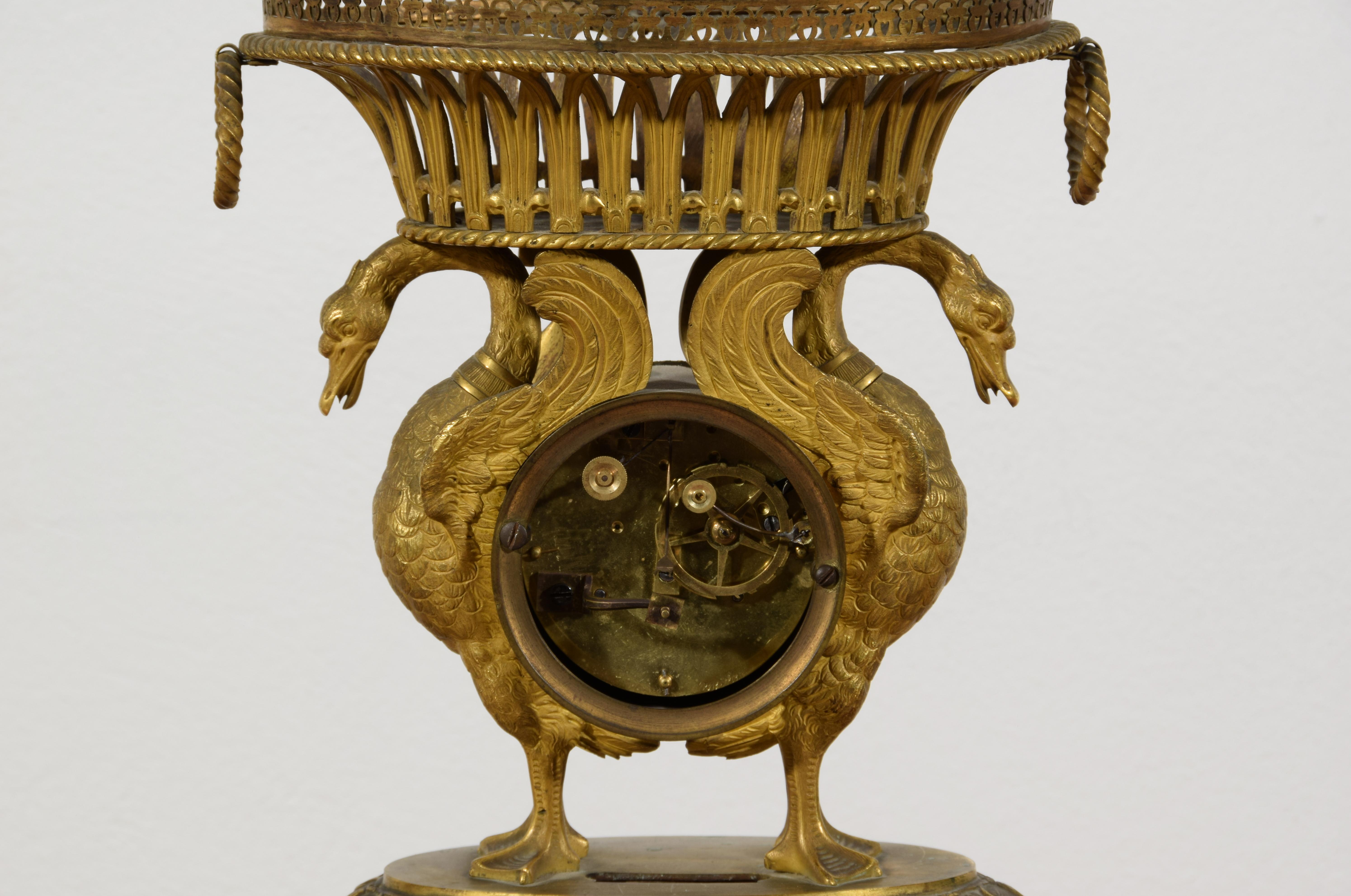 Horloge de table française du 19e siècle en chrome et bronze doré en vente 11