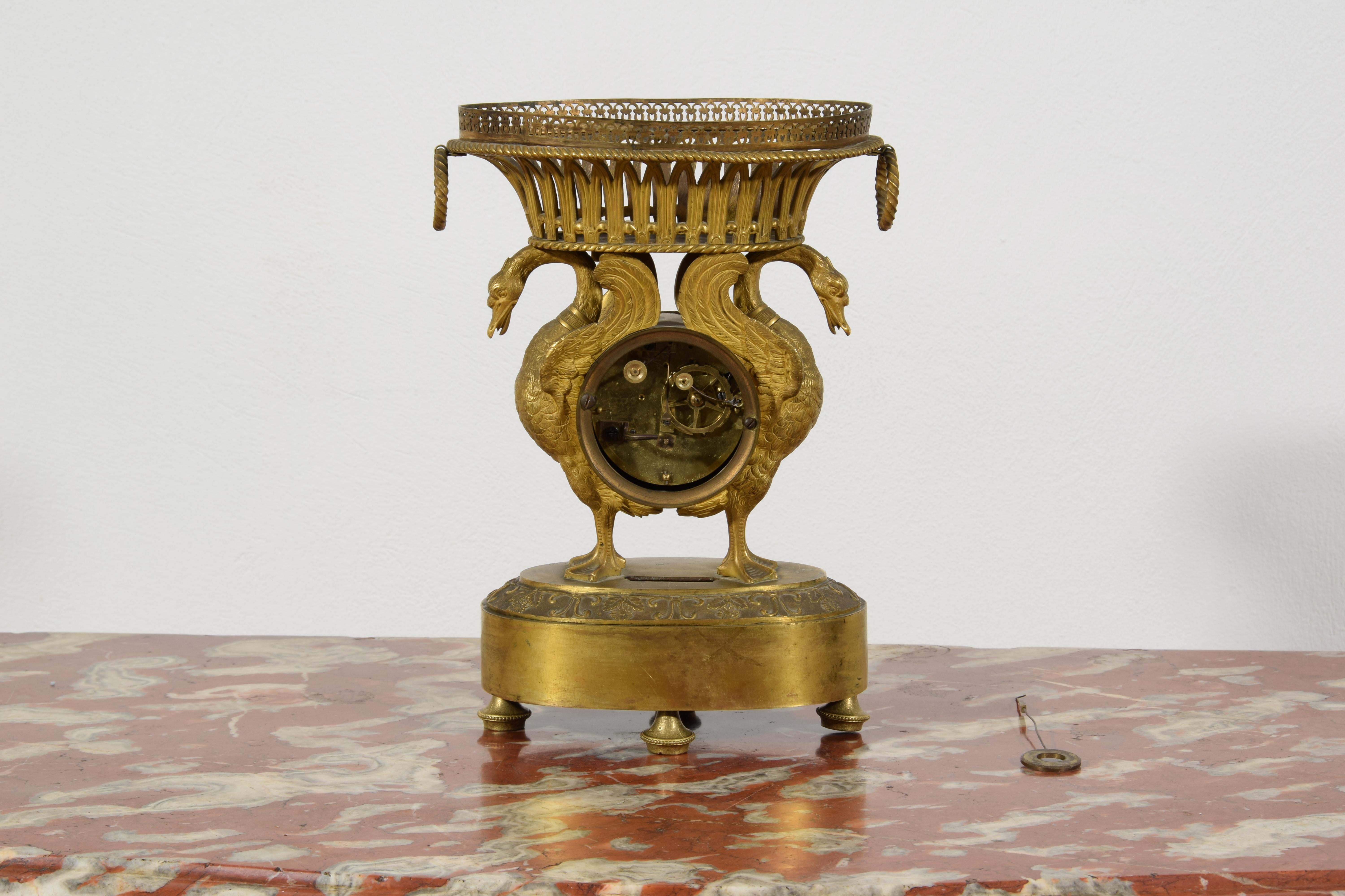 Horloge de table française du 19e siècle en chrome et bronze doré en vente 12