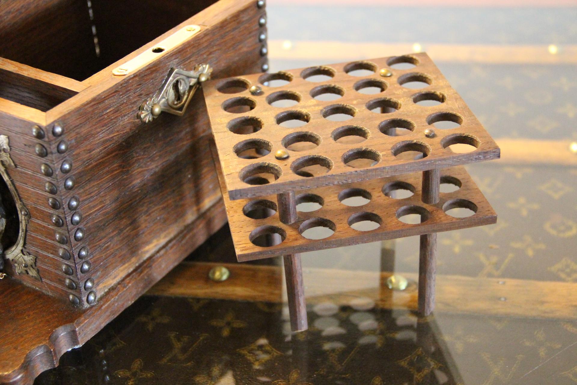 Boîte à cigares française du 19ème siècle avec un chien en bronze dans une niche , Cigar Cave en vente 4