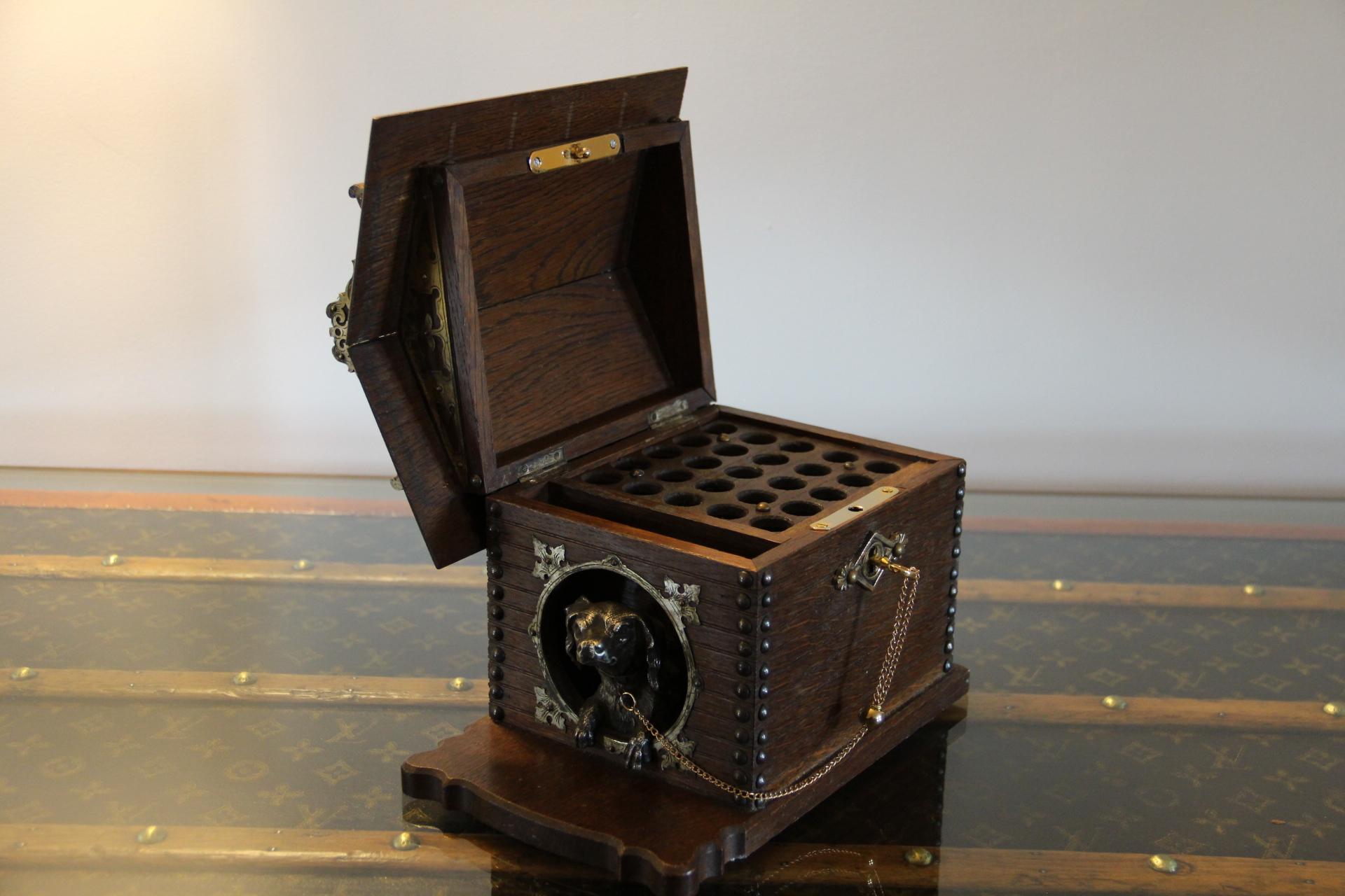 Boîte à cigares française du 19ème siècle avec un chien en bronze dans une niche , Cigar Cave en vente 5