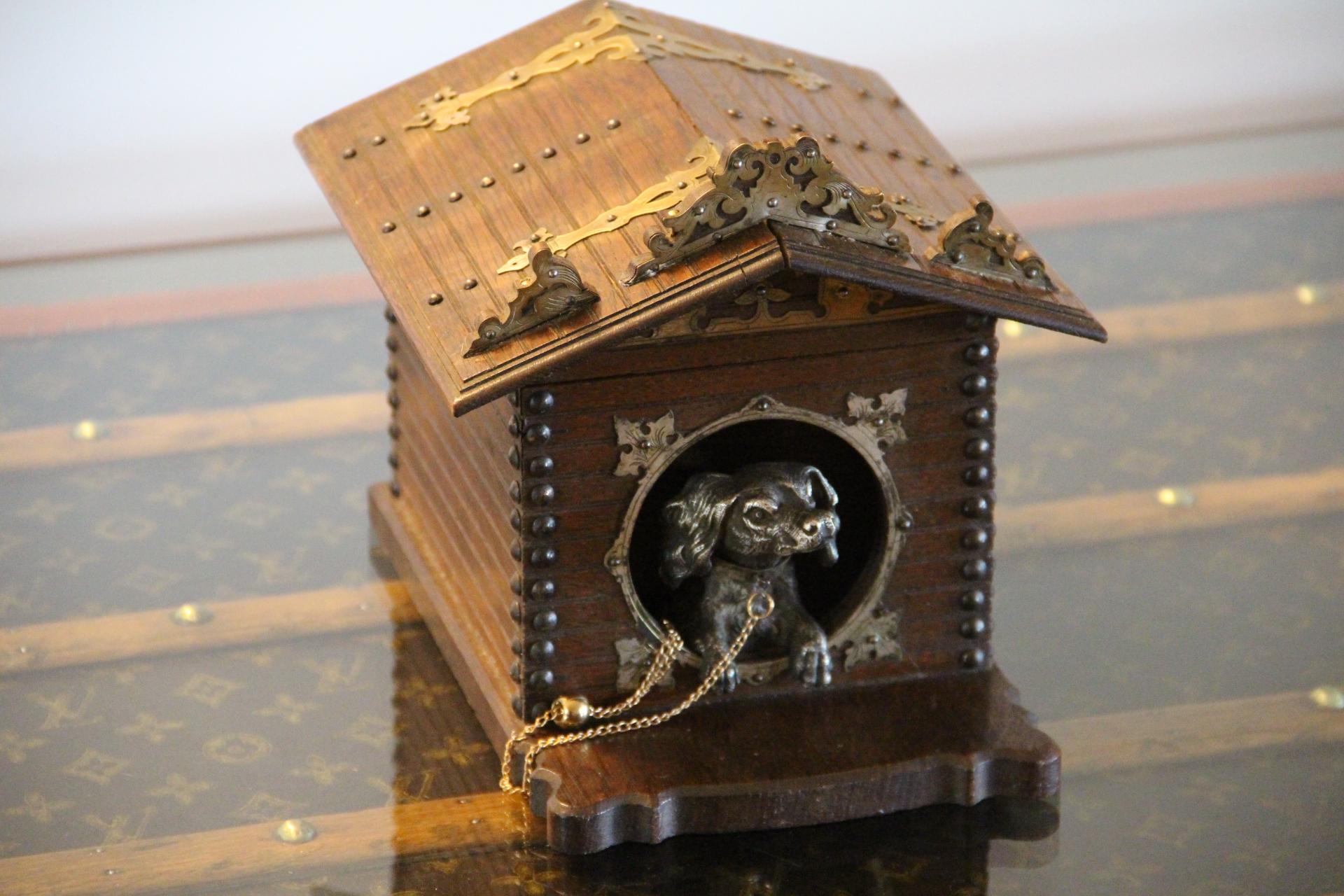 Boîte à cigares française du 19ème siècle avec un chien en bronze dans une niche , Cigar Cave en vente 9