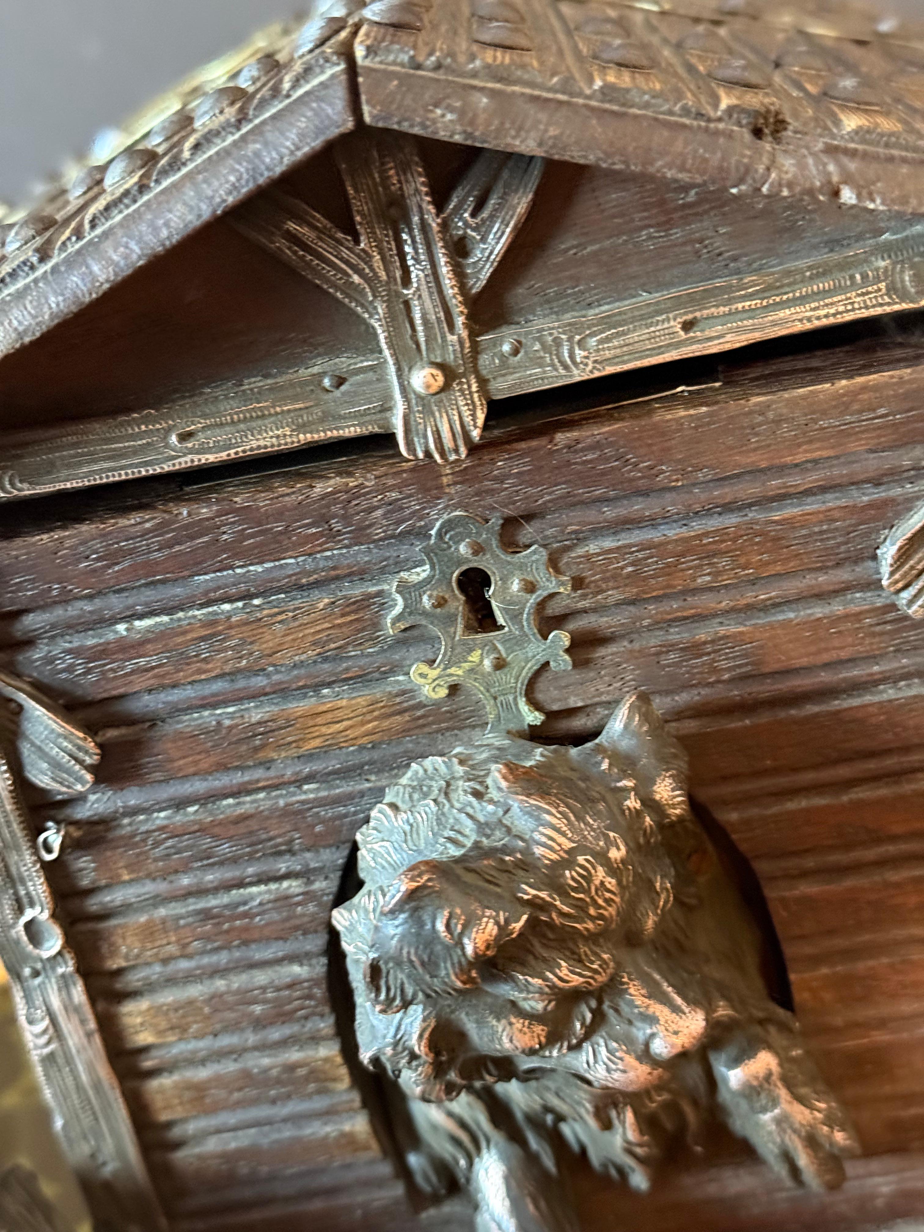 Caja de puros francesa del siglo XIX con un perro de bronce en una perrera , Cueva de puros en venta 10