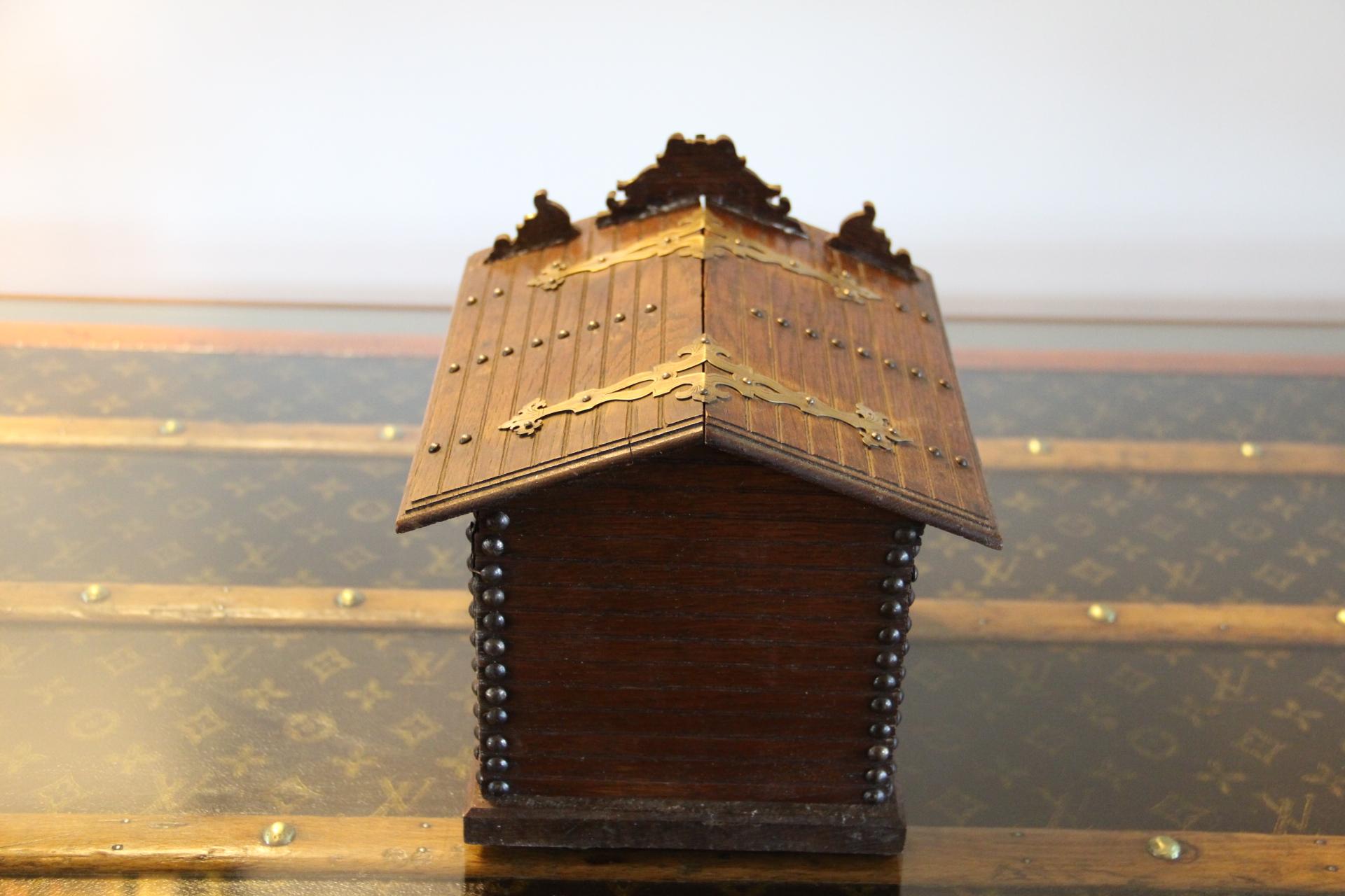 Bronze Boîte à cigares française du 19ème siècle avec un chien en bronze dans une niche , Cigar Cave en vente