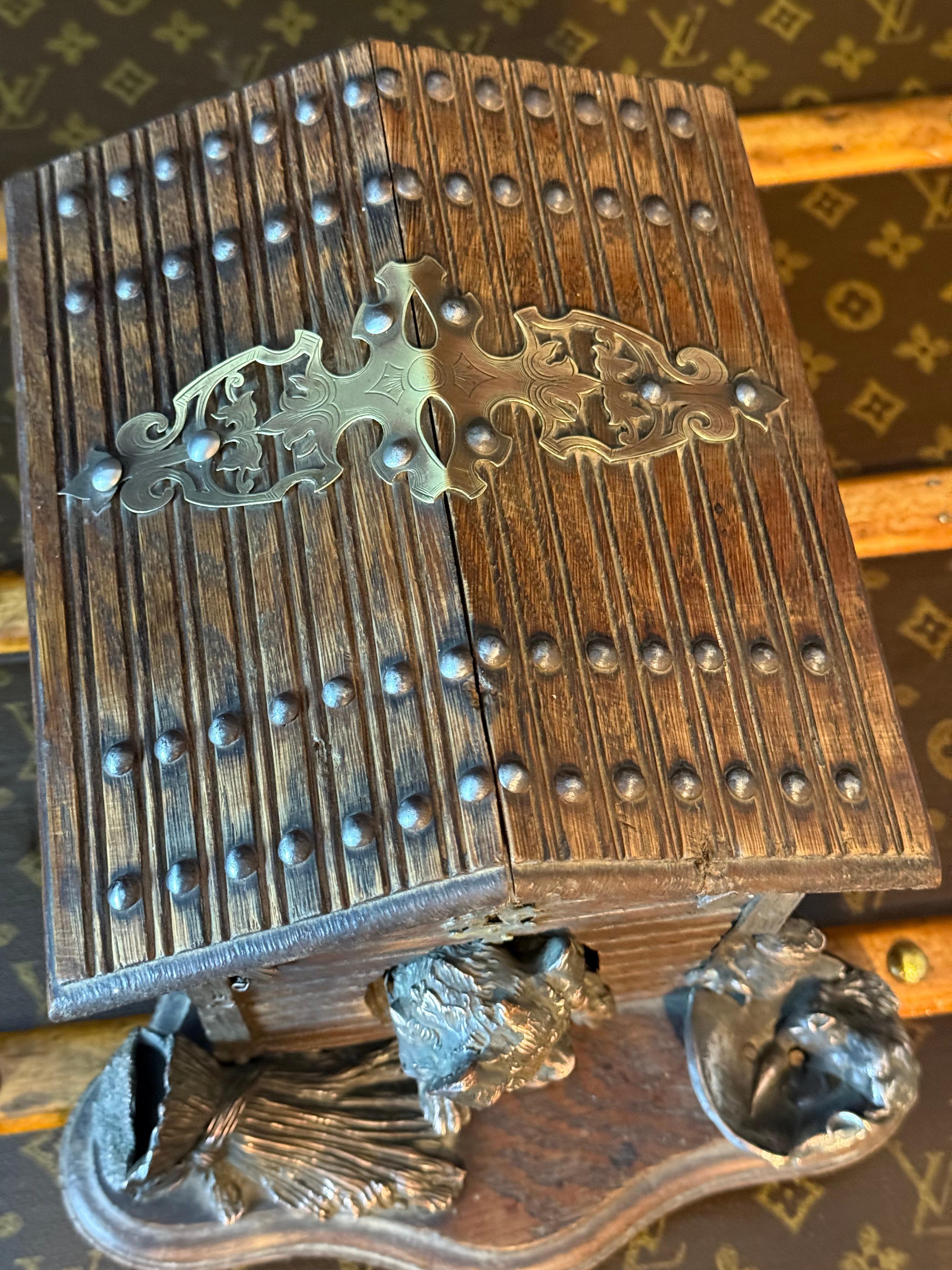 Caja de puros francesa del siglo XIX con un perro de bronce en una perrera , Cueva de puros en venta 2