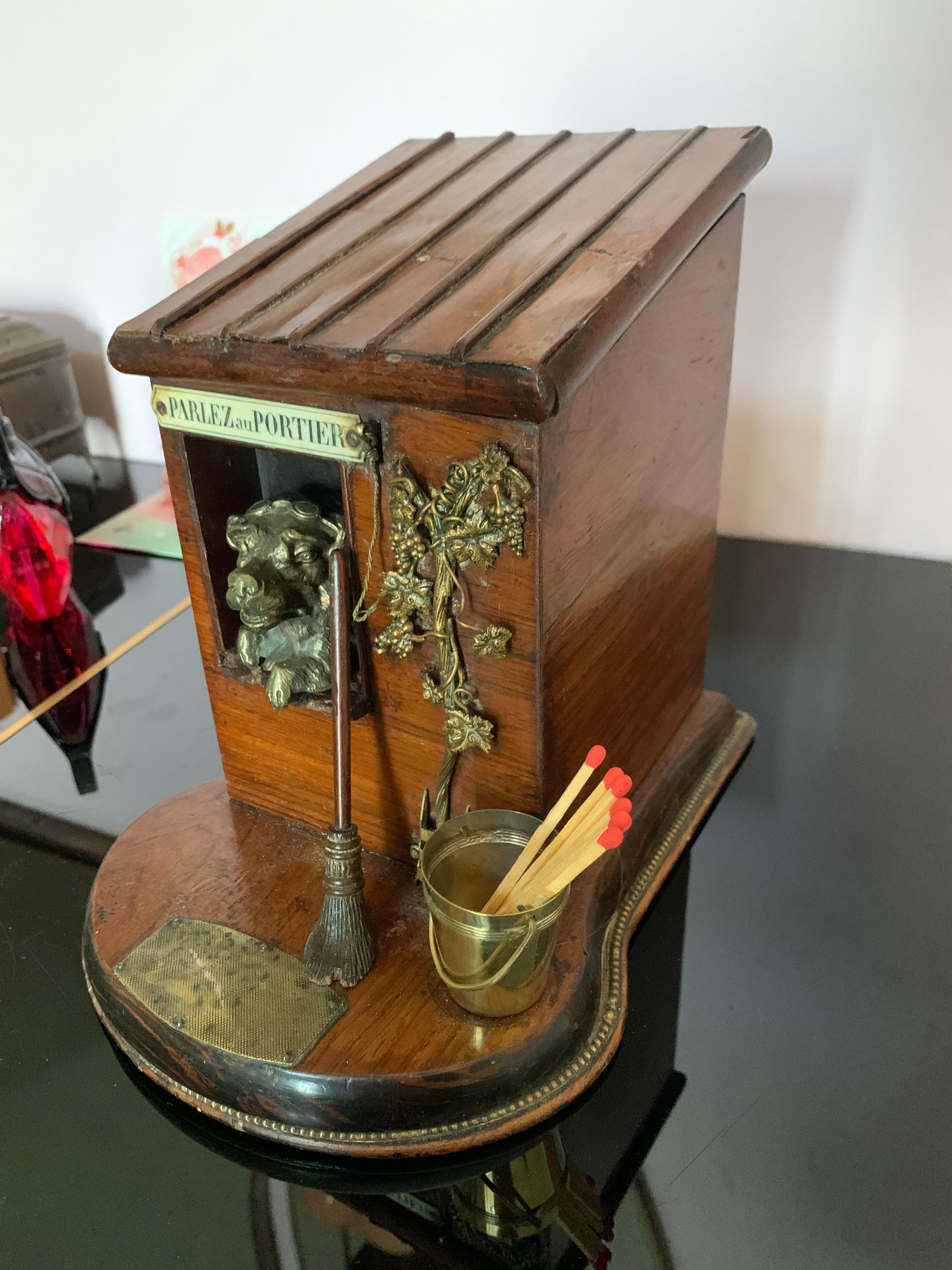 Scatola da sigari francese del XIX secolo con cane in bronzo in una casa per cani in vendita 13
