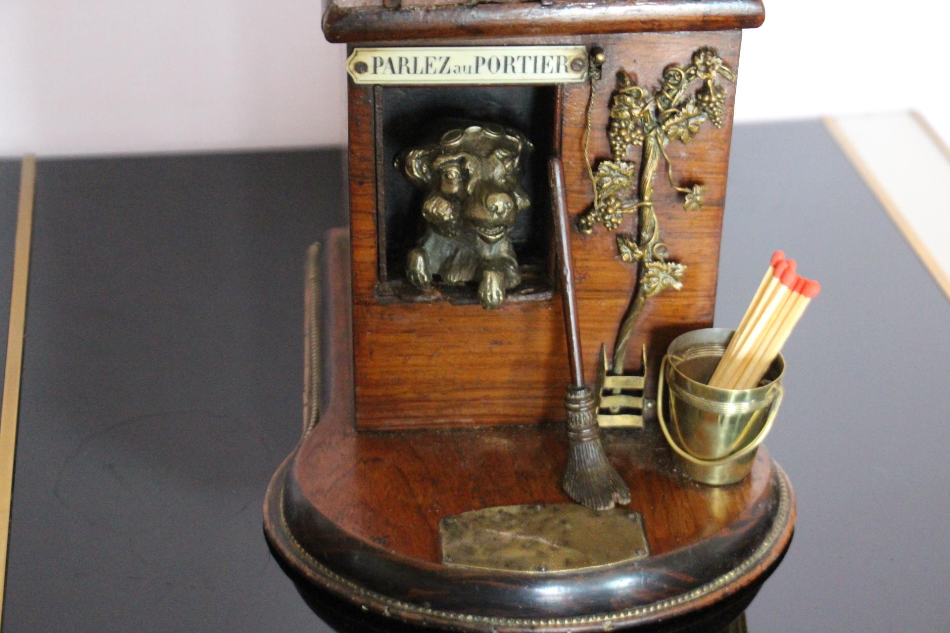 Scatola da sigari francese del XIX secolo con cane in bronzo in una casa per cani in vendita 4