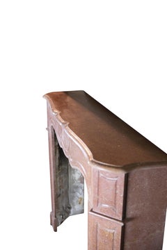 Cornice per caminetto in marmo Petite Pompadour classica francese del XIX secolo