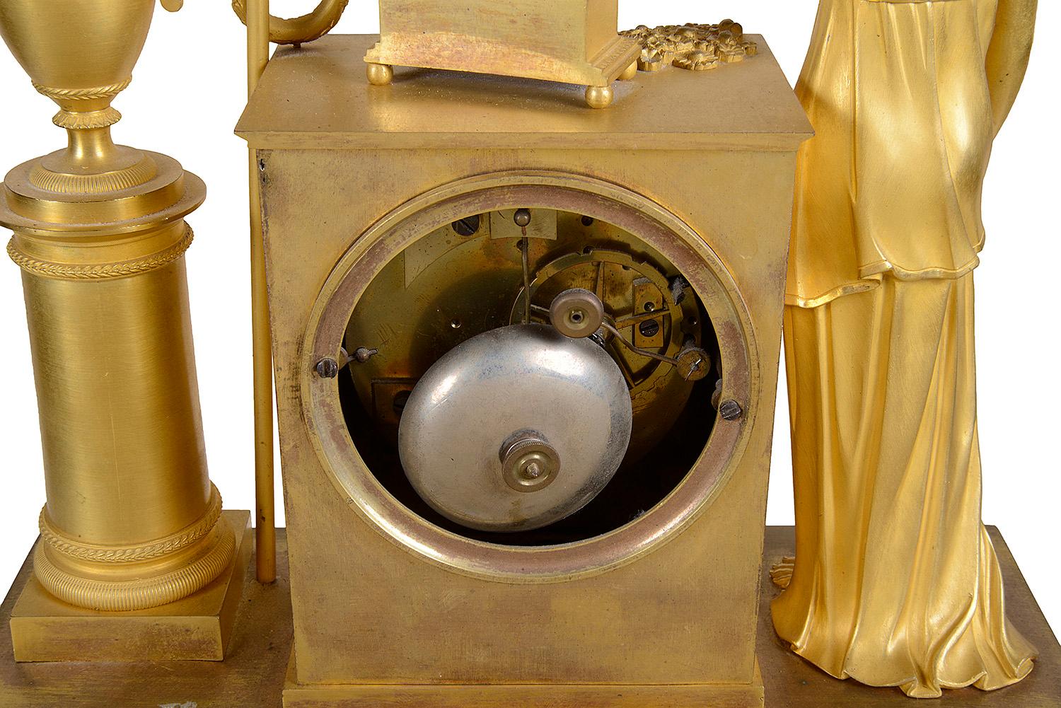 Reloj de chimenea clásico francés de ormolu del siglo XIX en venta 3