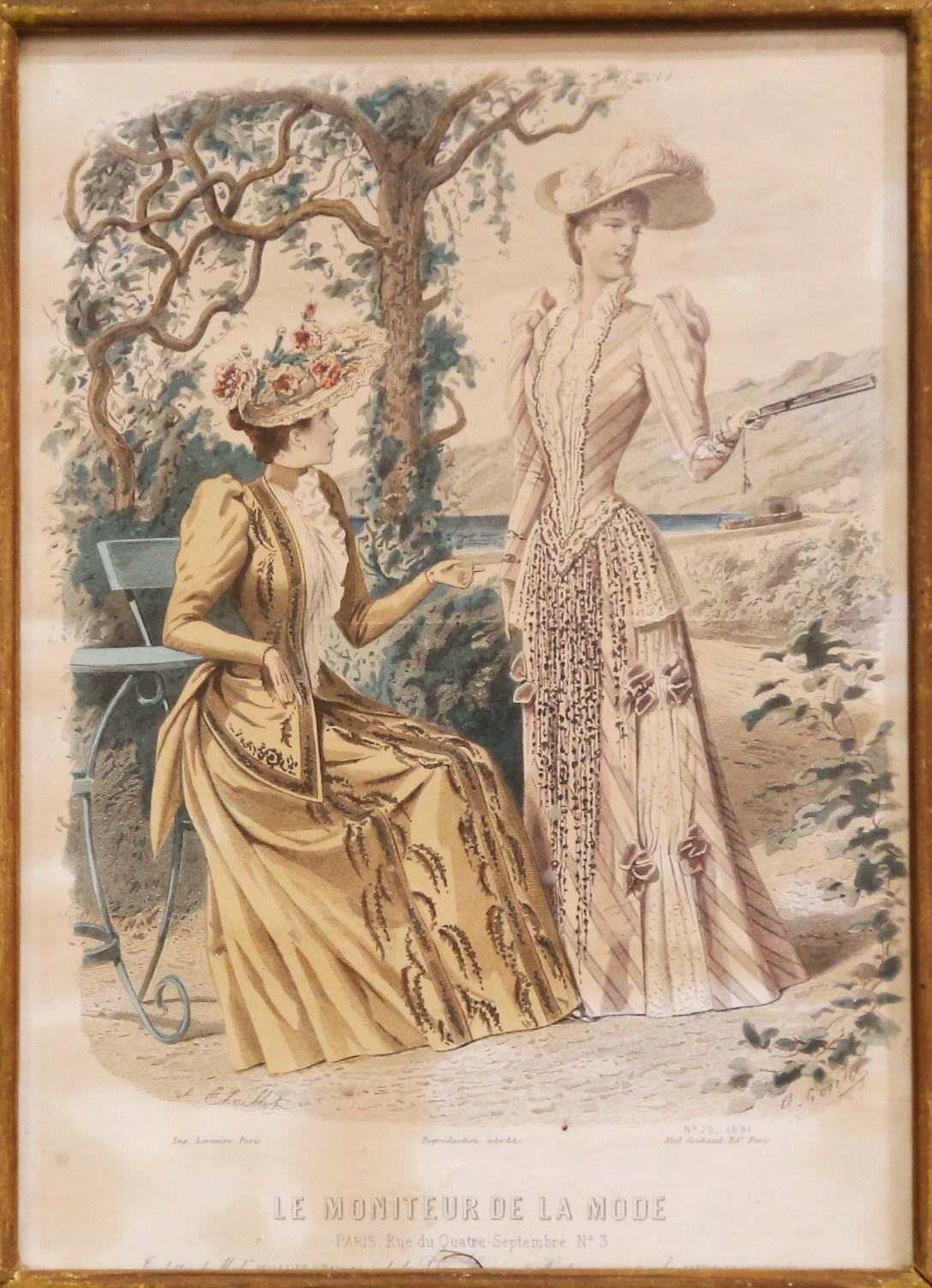 Bois doré Estampes en couleur de mode françaises du XIXe siècle représentant des femmes encadrées, datées de 1890, lot de cinq en vente