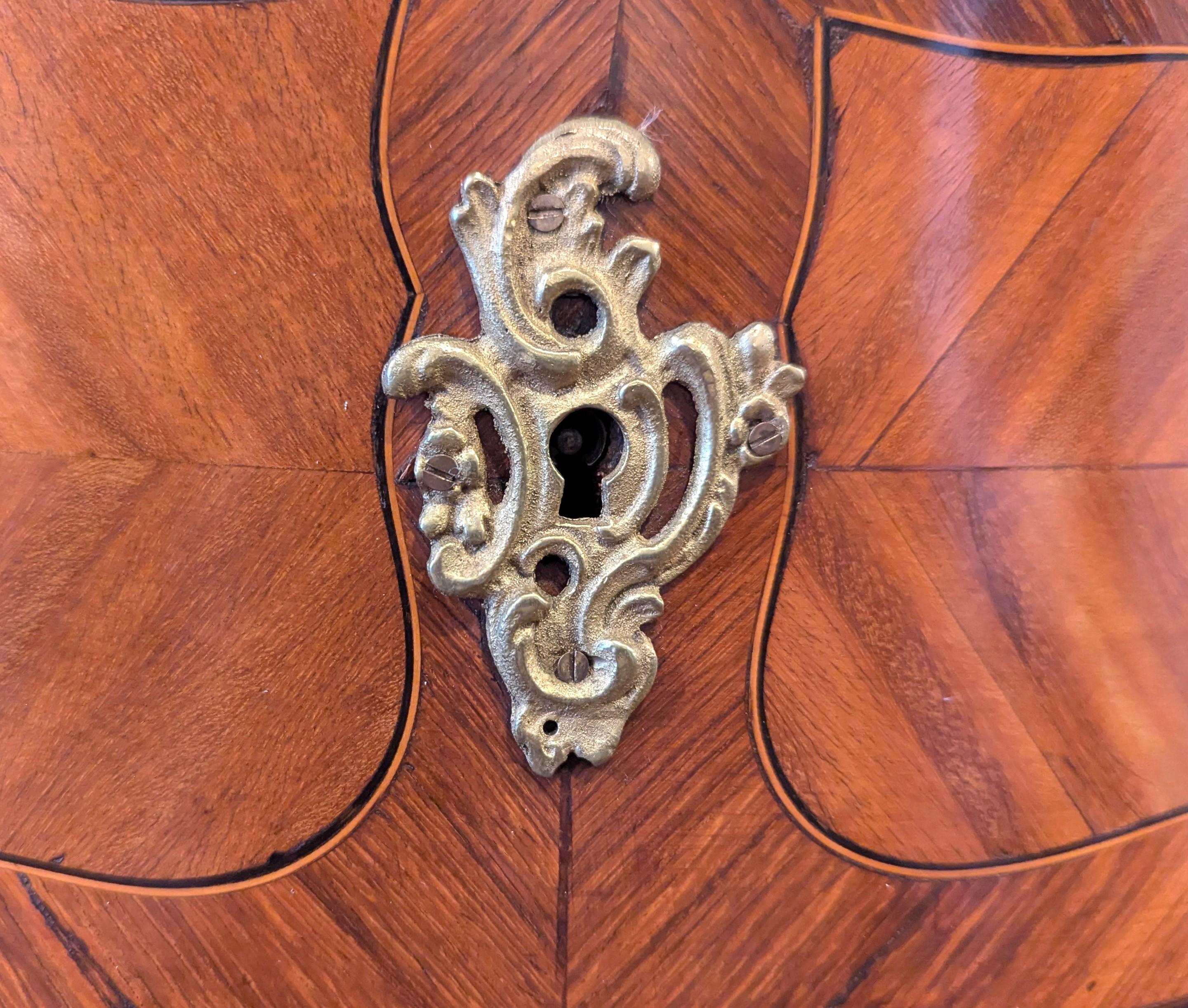 Commode francese del XIX secolo, cassettone con piano in marmo in vendita 2