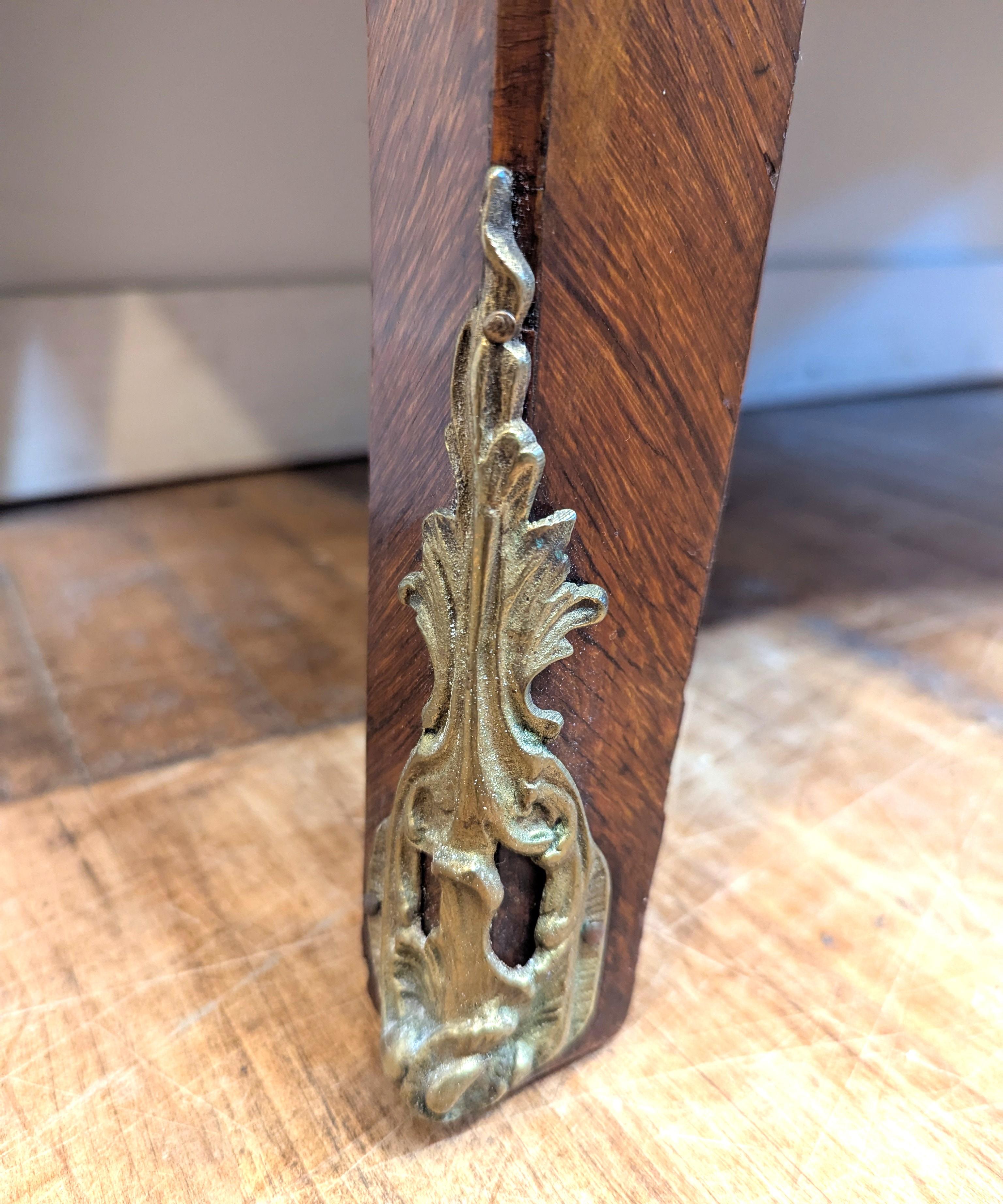 Marqueterie Commode francese del XIX secolo, cassettone con piano in marmo in vendita
