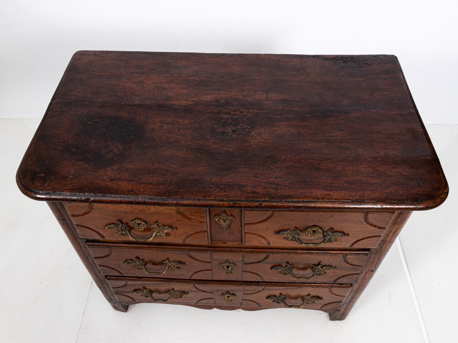 19th Century French Commode For Sale 1
