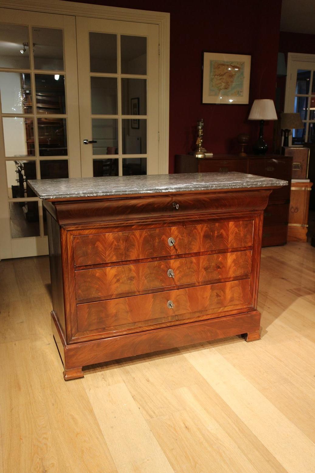 Beautiful Louis Philippemahogany chest of drawers with marble top in very good condition. The front is made of beautiful mahogany, entirely in pattern. Original marble top in the perfect color. Both the top plinth and bottom plinth are drawers.