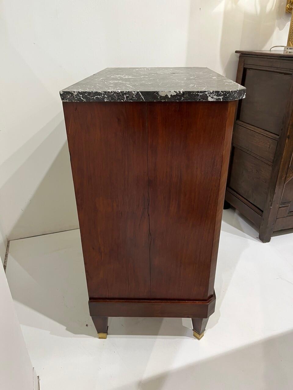Cómoda francesa del siglo XIX con tapa de mármol Luis Felipe en venta