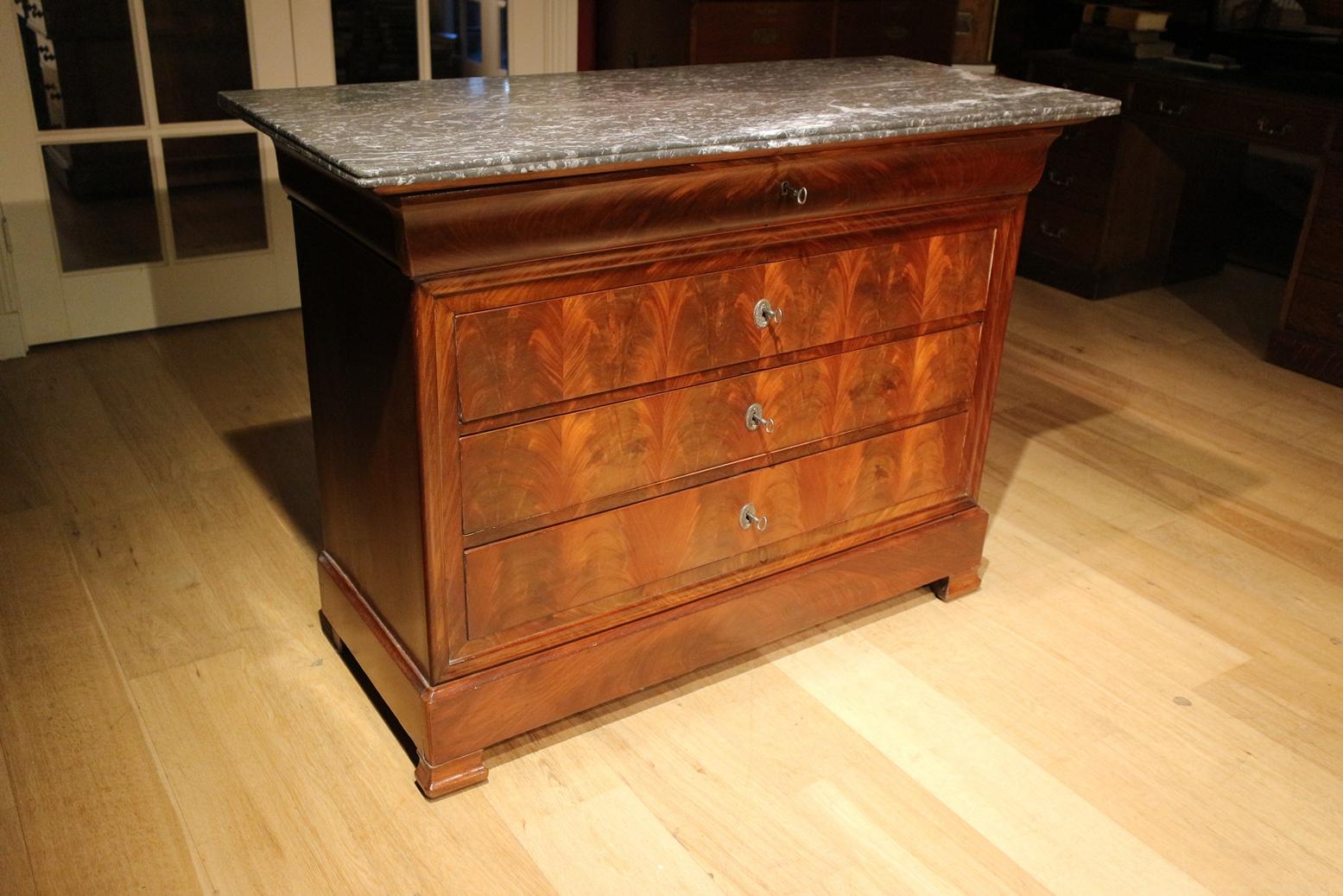 19th Century French Commode with Marble Top In Good Condition In Eindhoven, NL