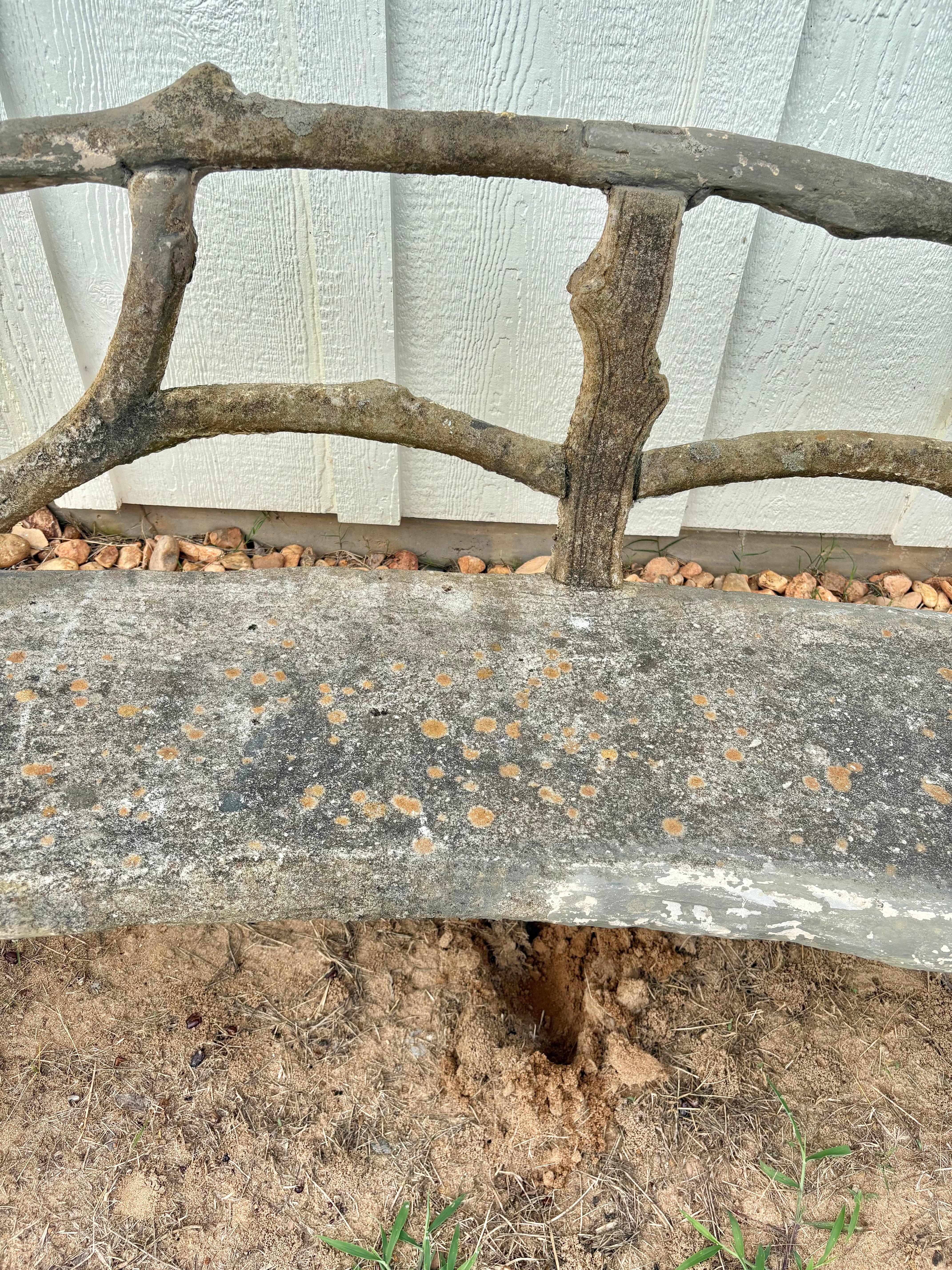 Banco de jardín de hormigón de imitación bois francés del siglo XIX en Bueno estado para la venta en Burton, TX
