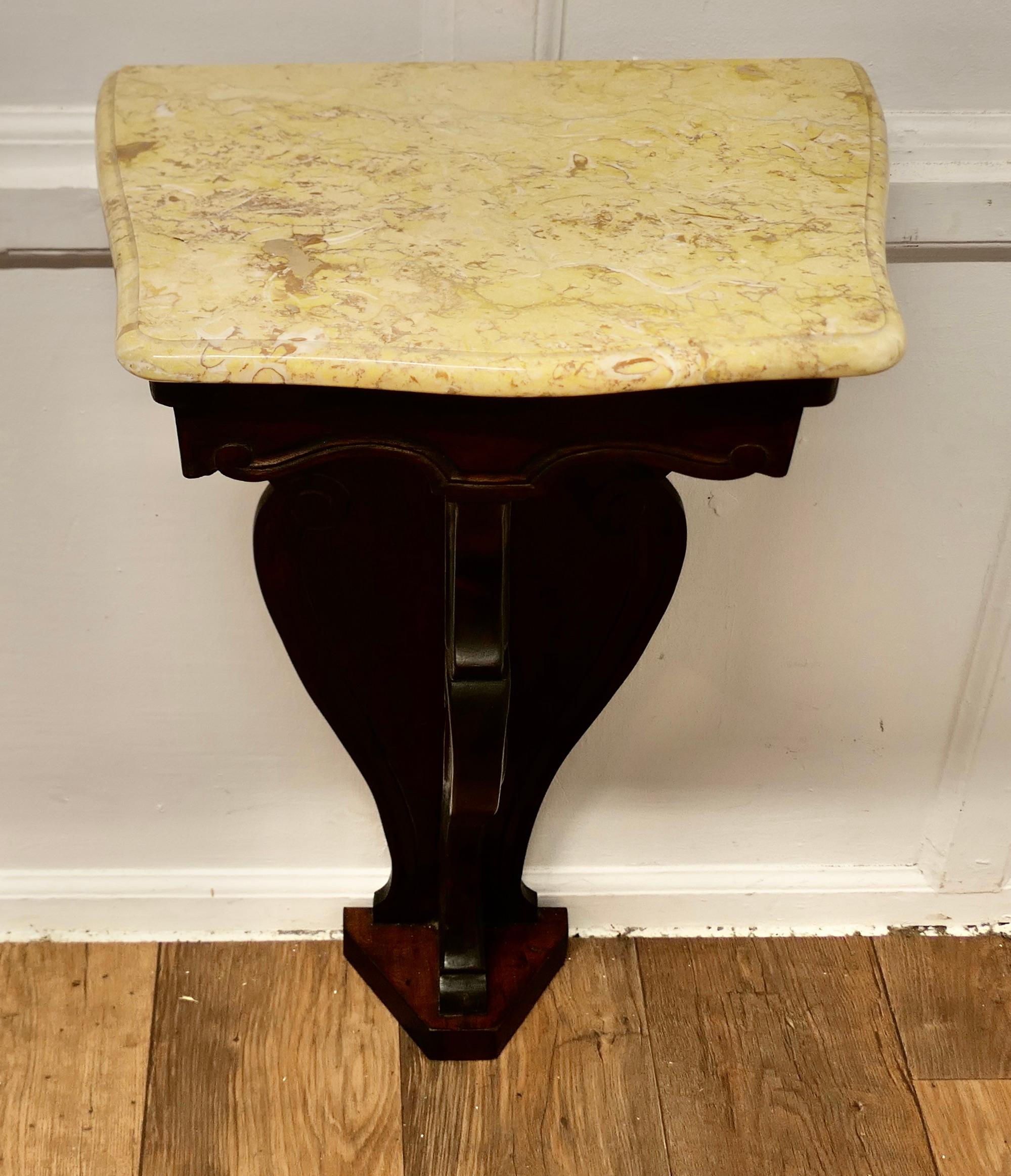 Französischer Konsolen- oder Pfeilertisch des 19. Jahrhunderts mit Marmorplatte    im Zustand „Gut“ im Angebot in Chillerton, Isle of Wight