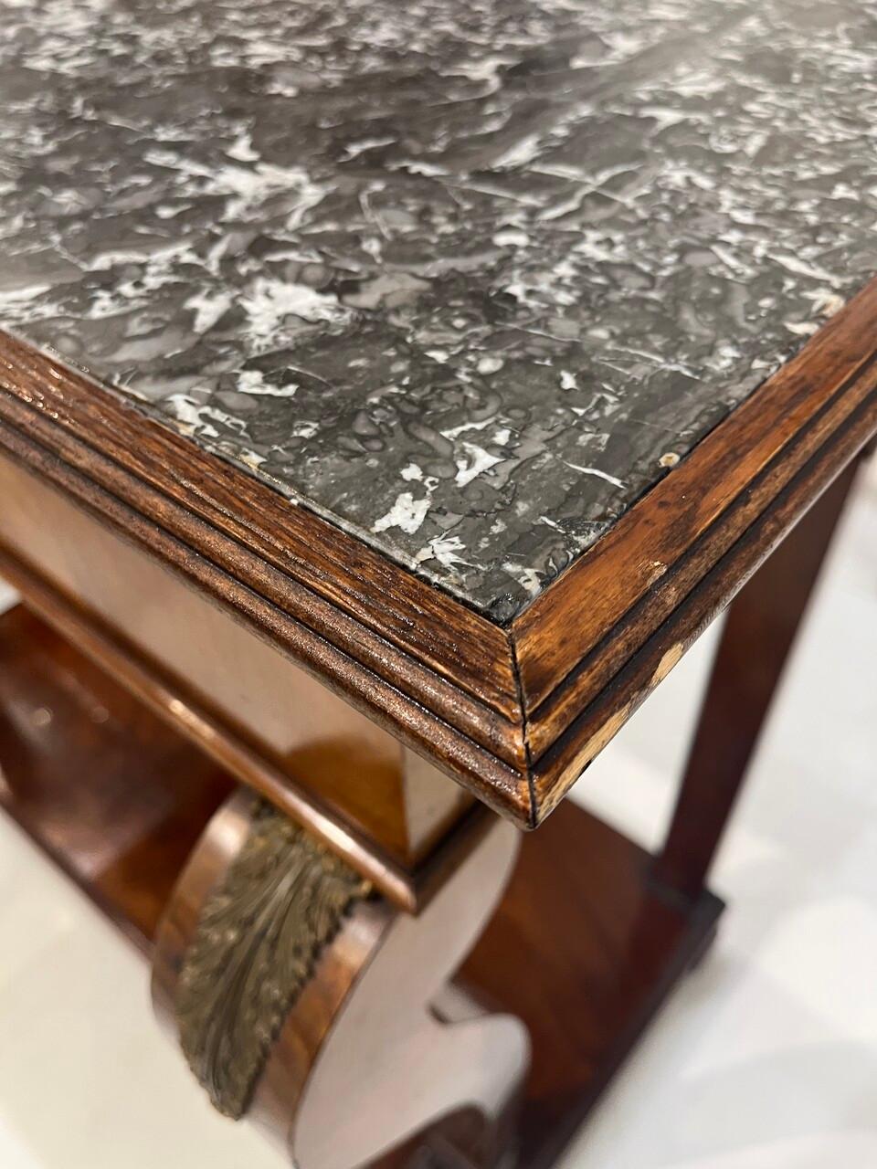 Stile impero Console francese del XIX secolo con piano in marmo in vendita