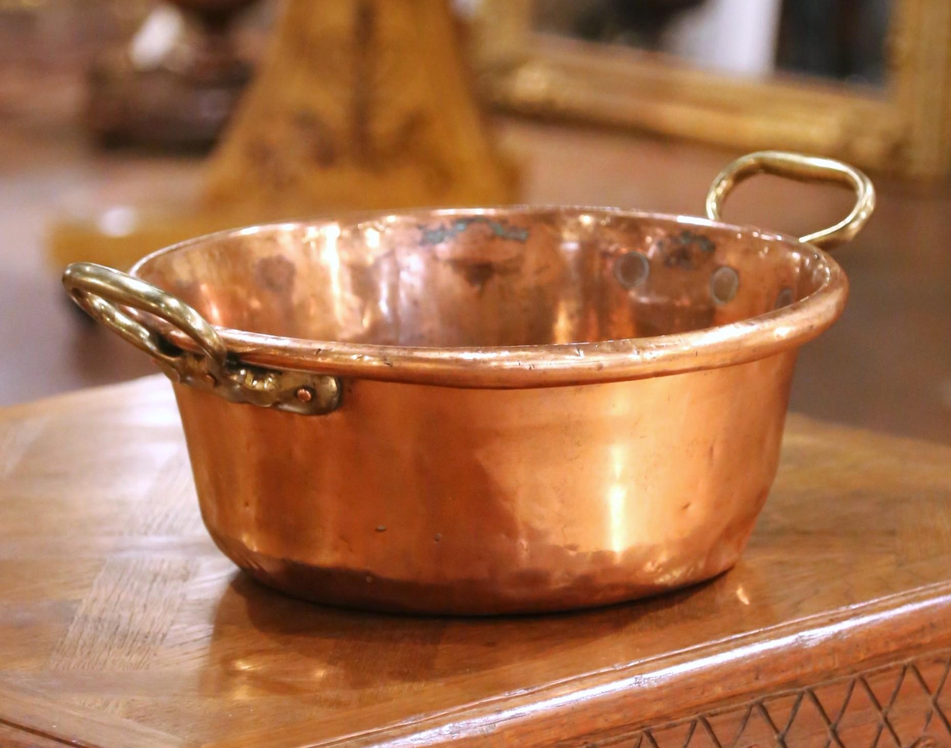 Fatto a mano 19th Century French Copper and Brass Jelly Boiling Bowl from Normandy in vendita