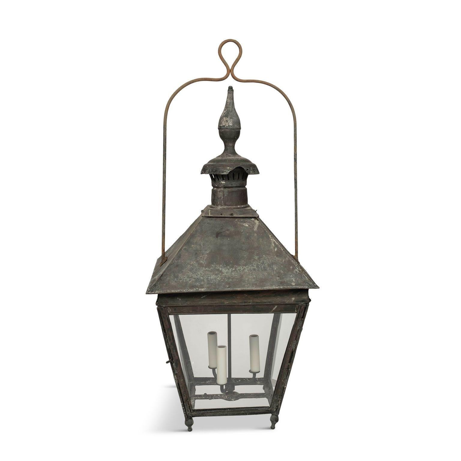 Lanterne française du XIXe siècle en cuivre et verre État moyen à Houston, TX