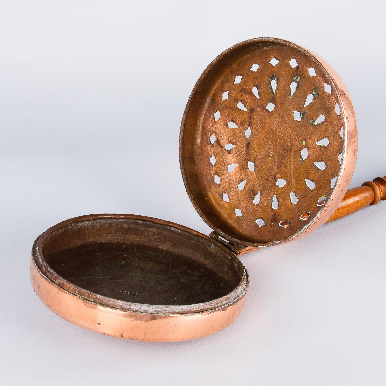 19th Century French Copper Bed Warmer In Good Condition In Austin, TX