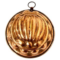Molde francés de cobre del siglo XIX para tartas con decoración de conchas