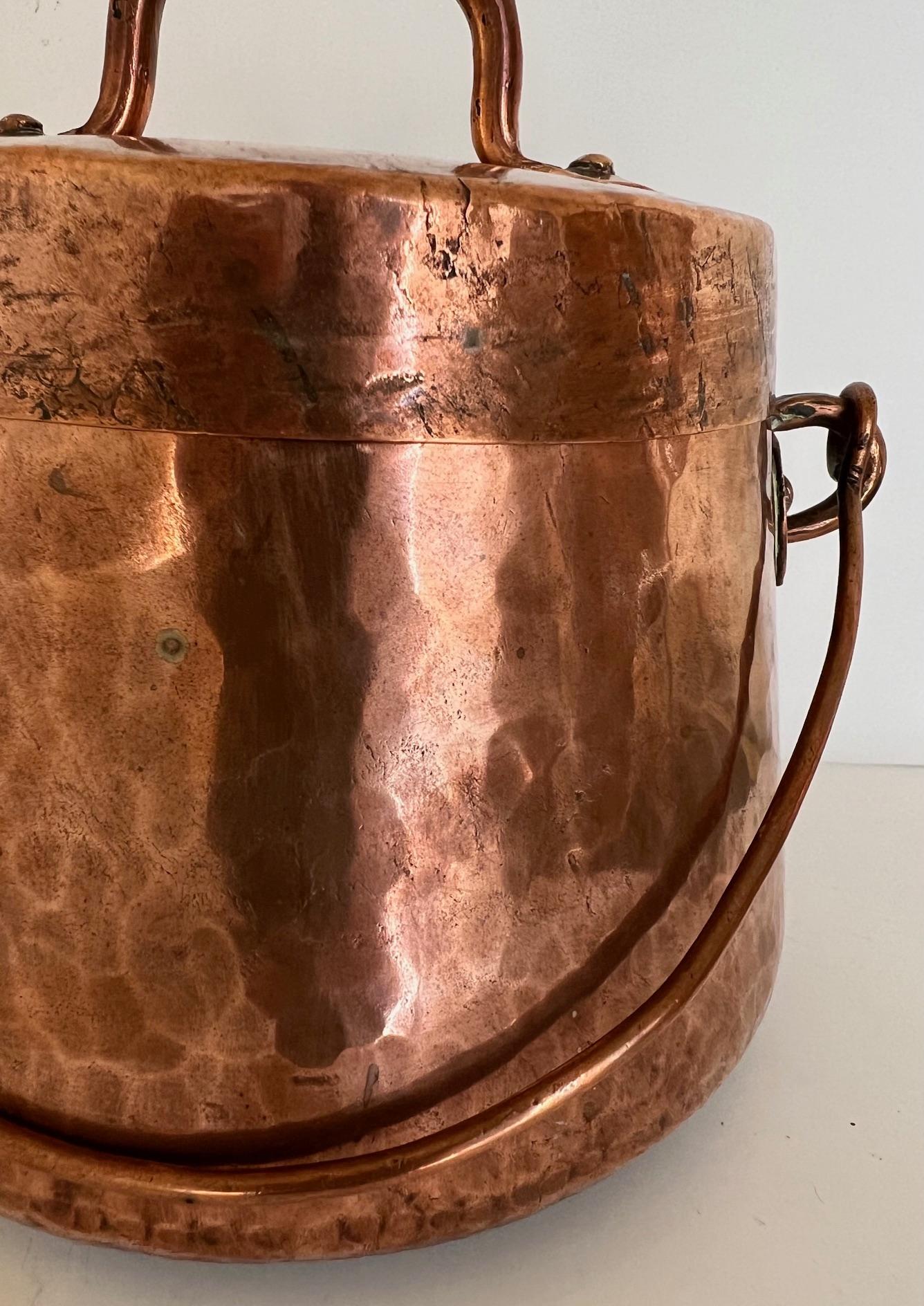 Chaudron en cuivre français du 19e siècle Couvercle et poignée en vente 7
