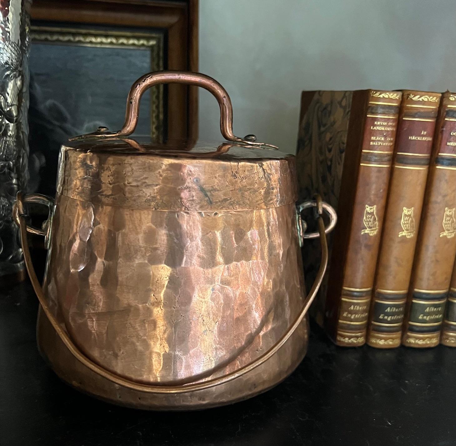 Chaudron en cuivre français du 19e siècle Couvercle et poignée en vente 10