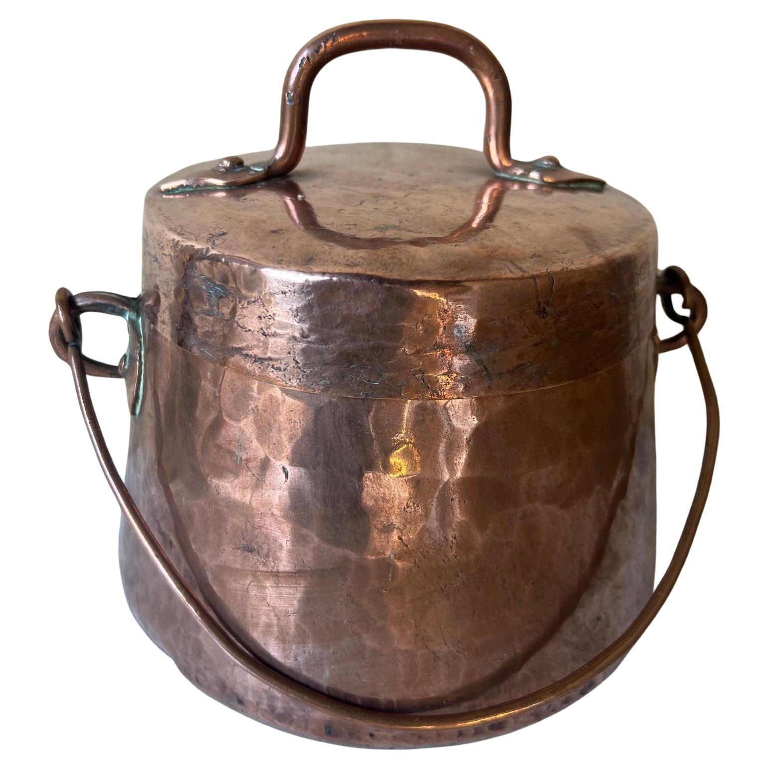 Chaudron en cuivre français du 19e siècle Couvercle et poignée Bon état - En vente à Ross, CA