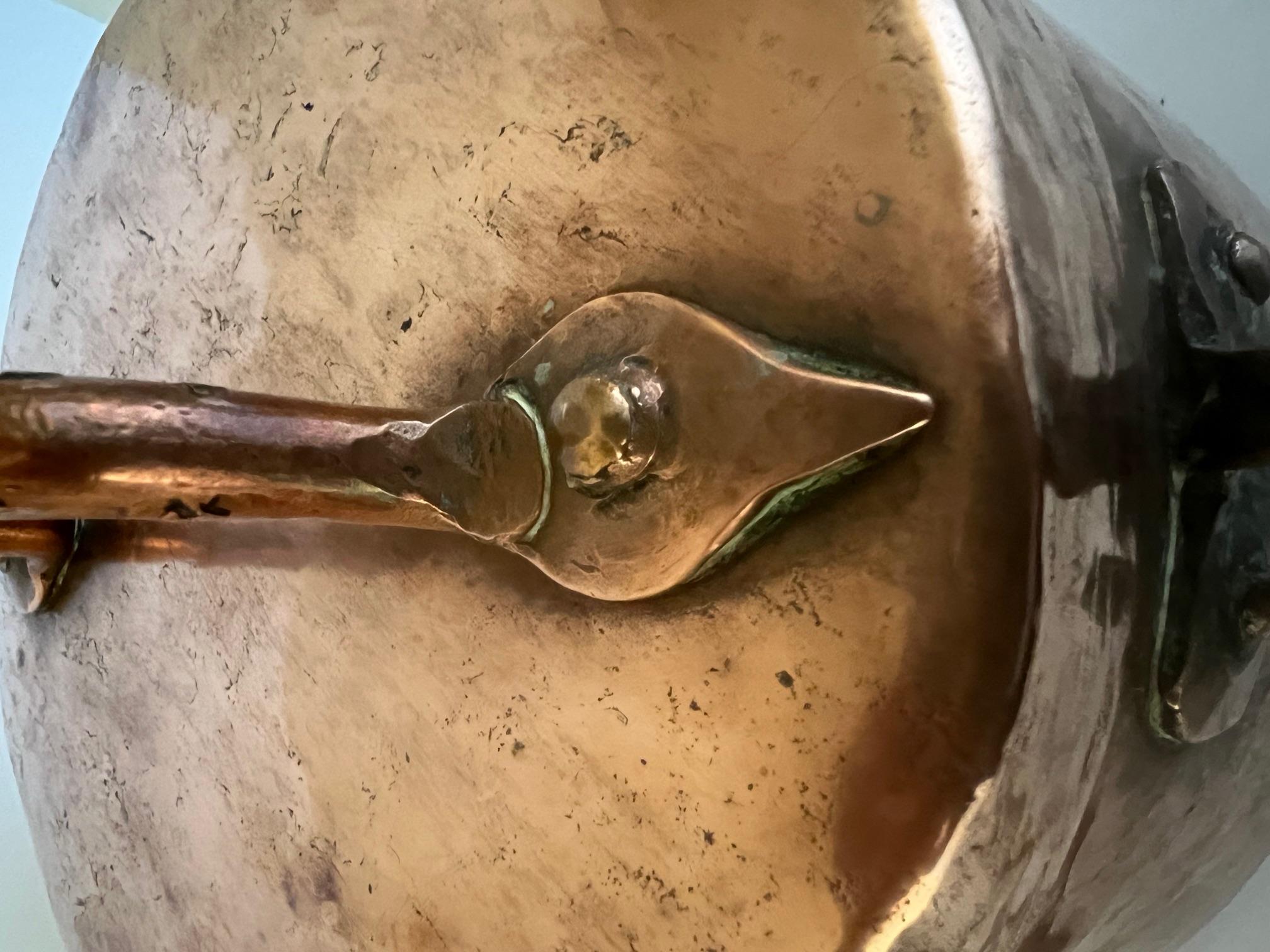 Cuivre Chaudron en cuivre français du 19e siècle Couvercle et poignée en vente