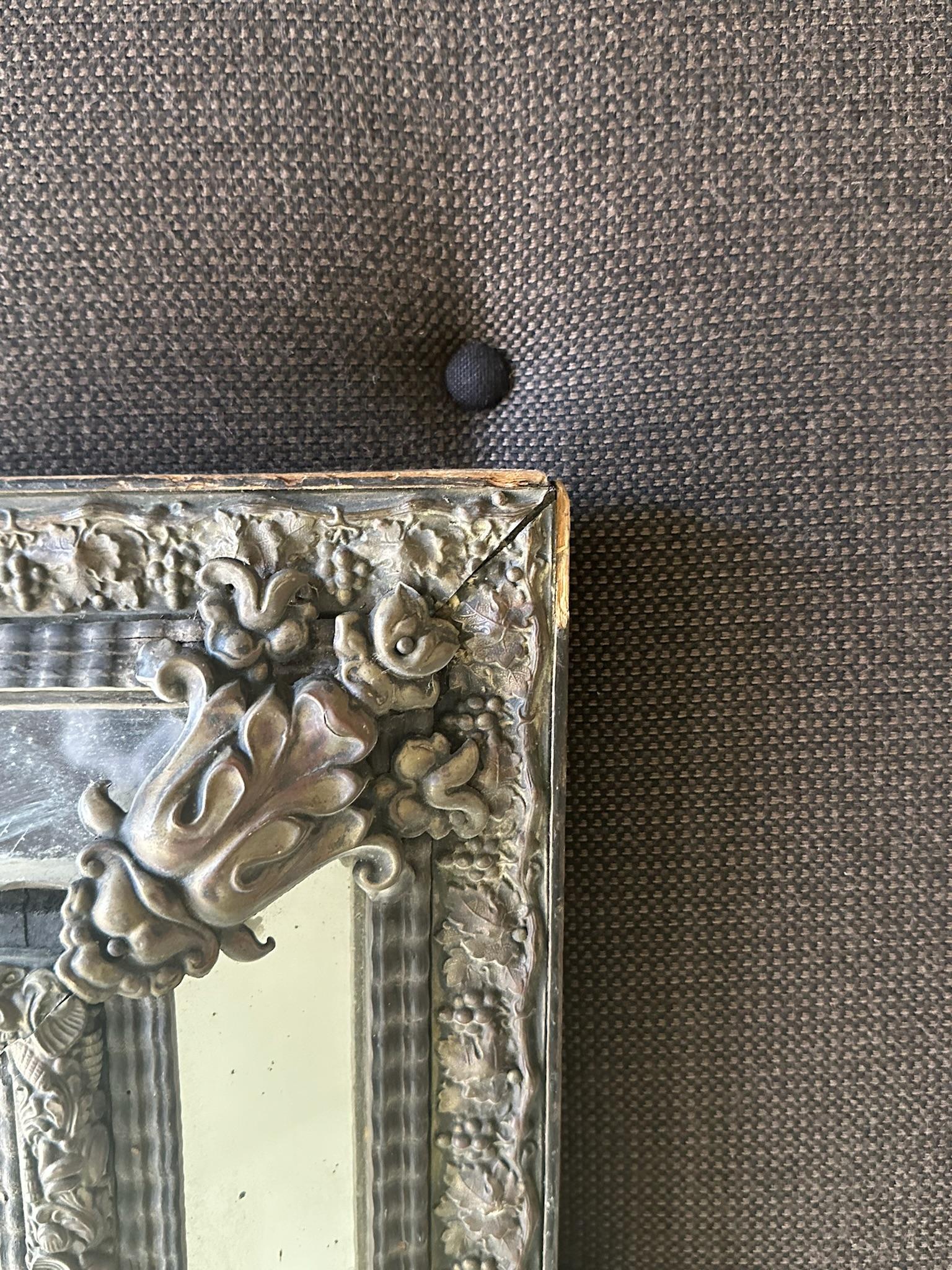 Französischer Spiegel mit Kupferrahmen aus dem 19. (19. Jahrhundert) im Angebot