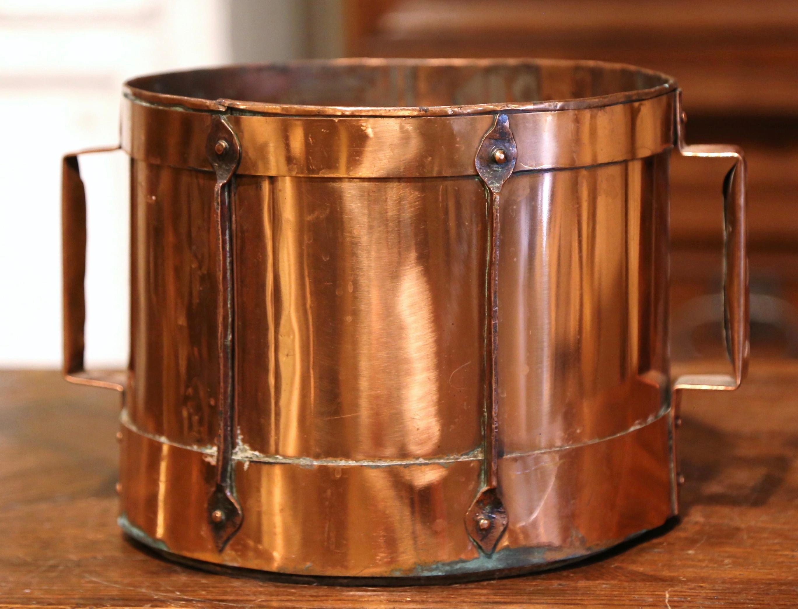 19th Century French Copper Grain Measure Bucket with Side Handles In Excellent Condition In Dallas, TX