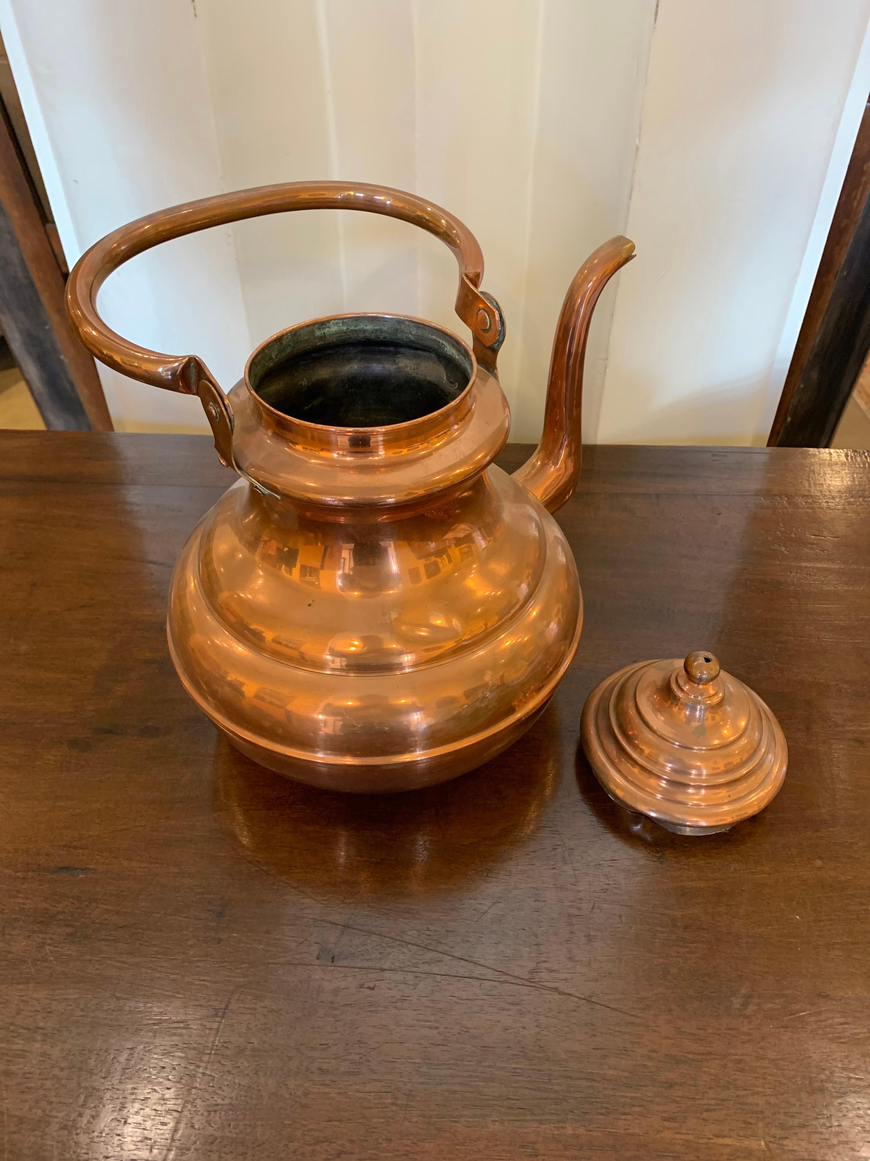 19th Century French Copper pot In Distressed Condition For Sale In Los Angeles, CA