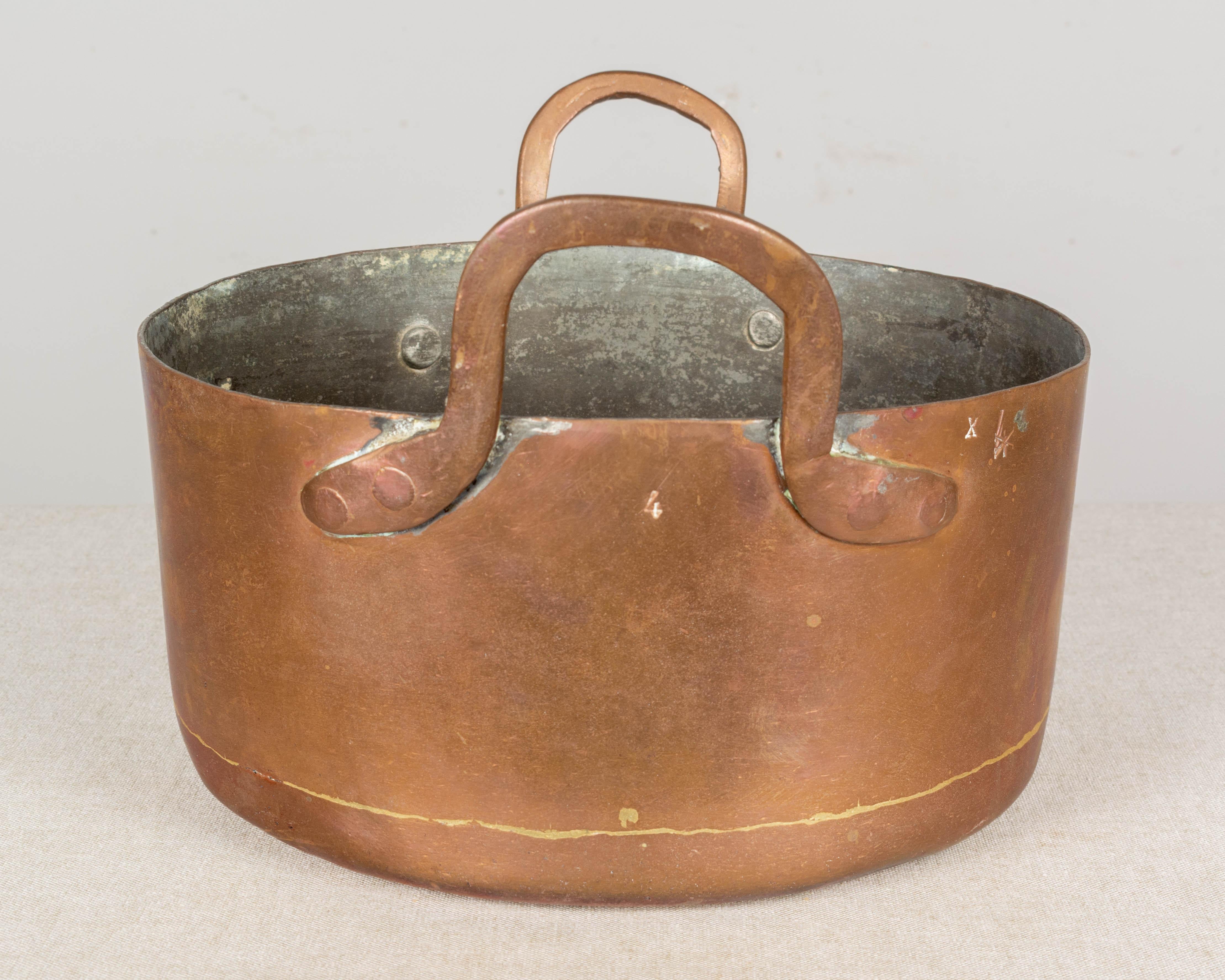 Olla de cobre francesa del siglo XIX Martillado en venta
