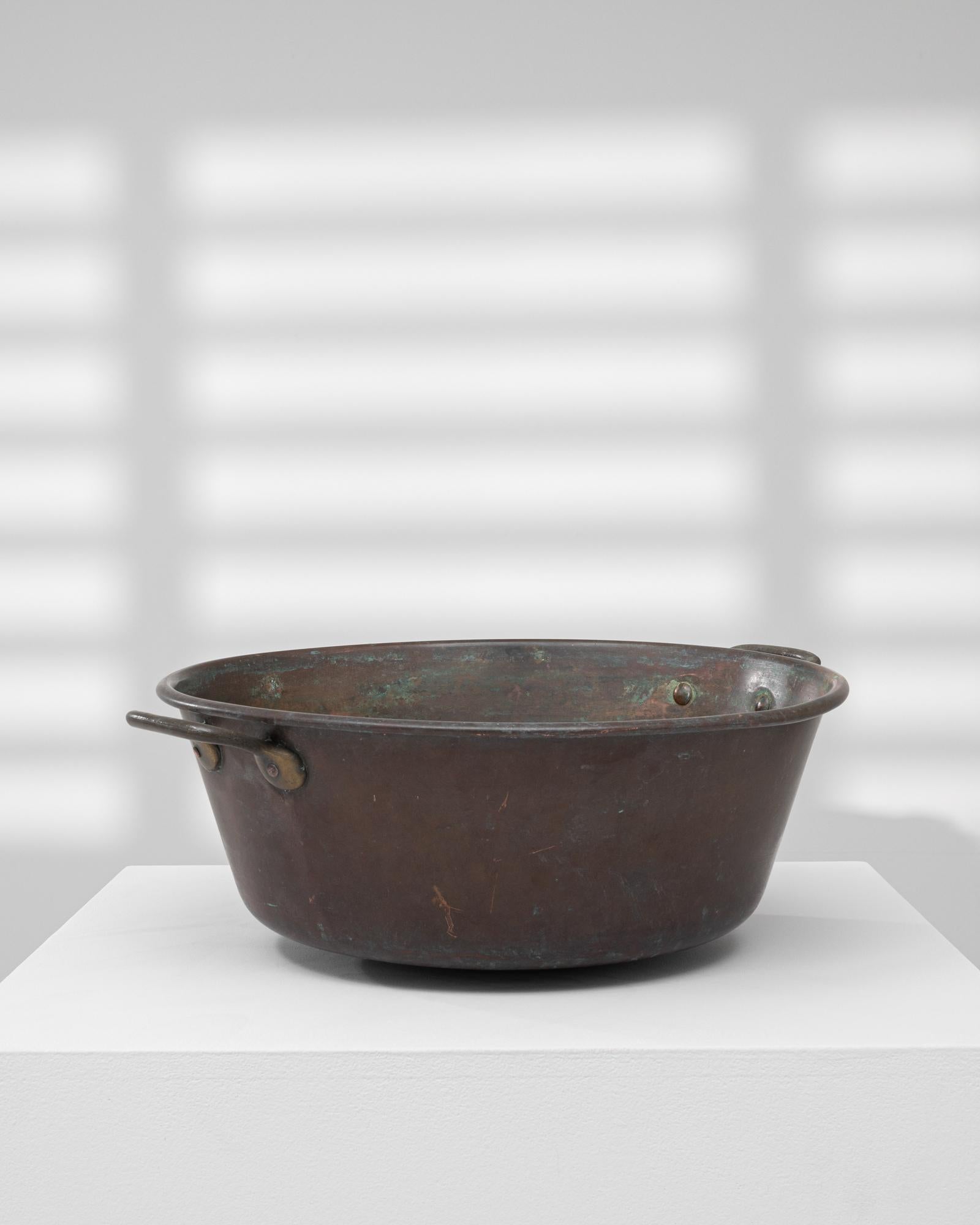 Cuivre 19th Century French Copper Pot en vente