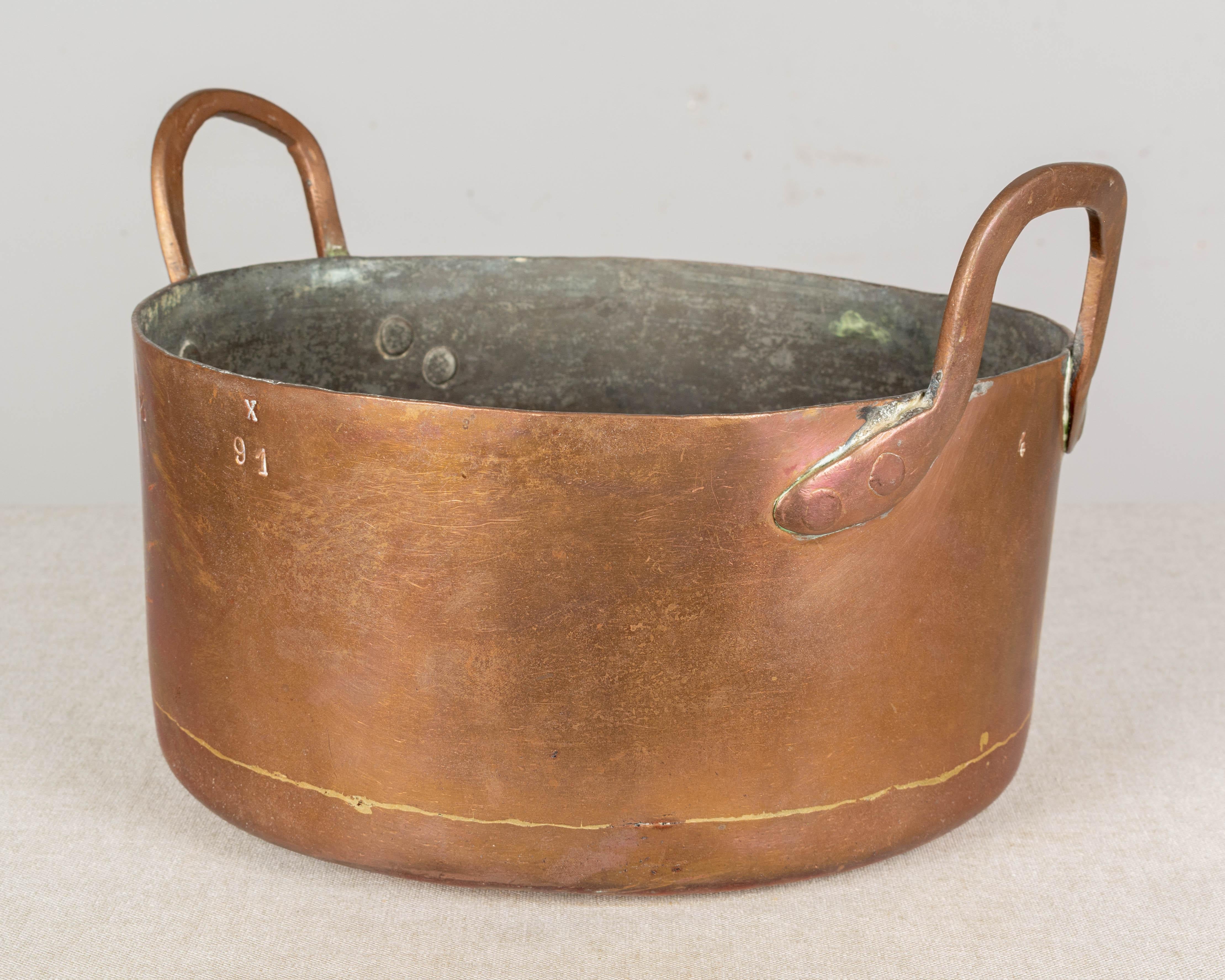 19th Century French Copper Pot For Sale 1