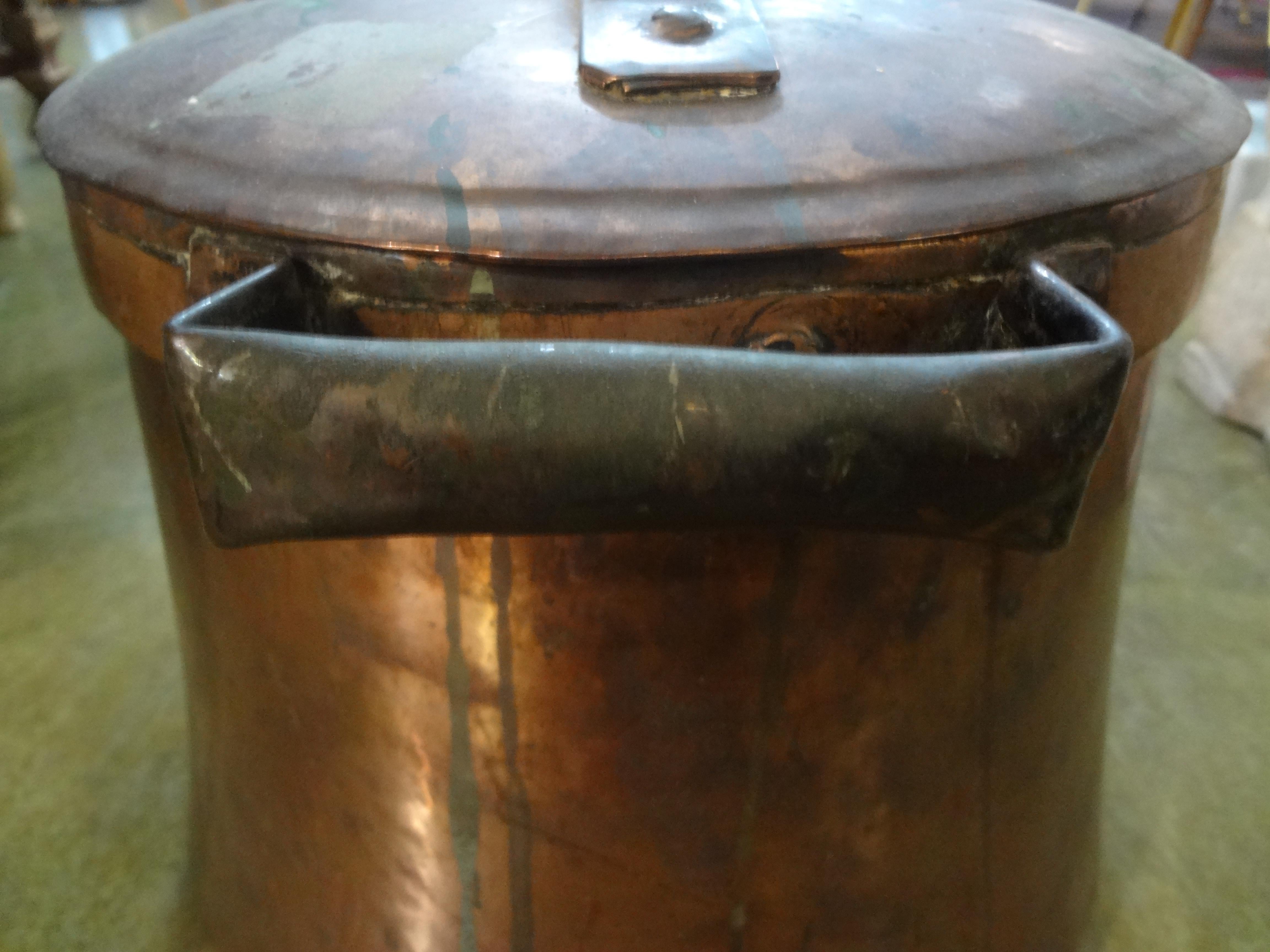 Provincial français Pot en cuivre français du 19ème siècle avec couvercle en vente